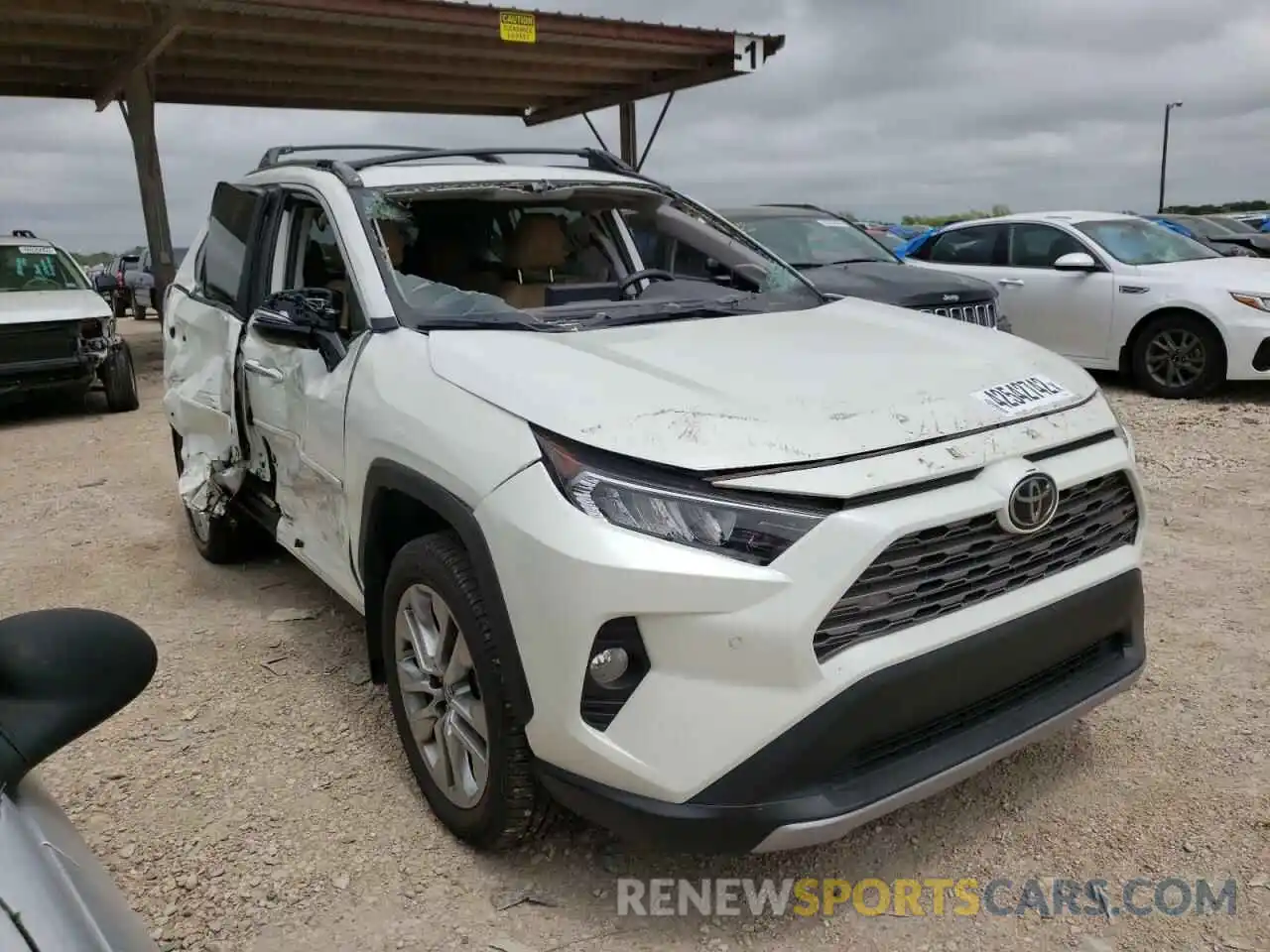 1 Photograph of a damaged car 2T3Y1RFV3LC034961 TOYOTA RAV4 2020