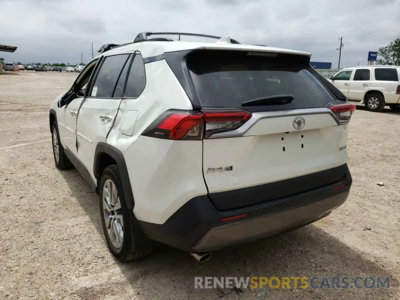 3 Photograph of a damaged car 2T3Y1RFV3LC034961 TOYOTA RAV4 2020