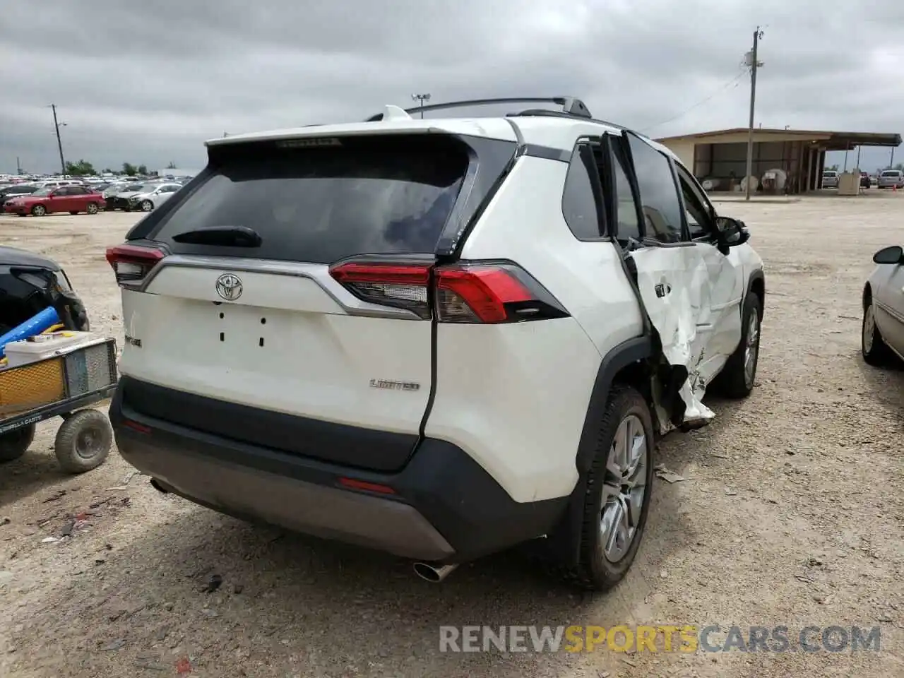 4 Photograph of a damaged car 2T3Y1RFV3LC034961 TOYOTA RAV4 2020