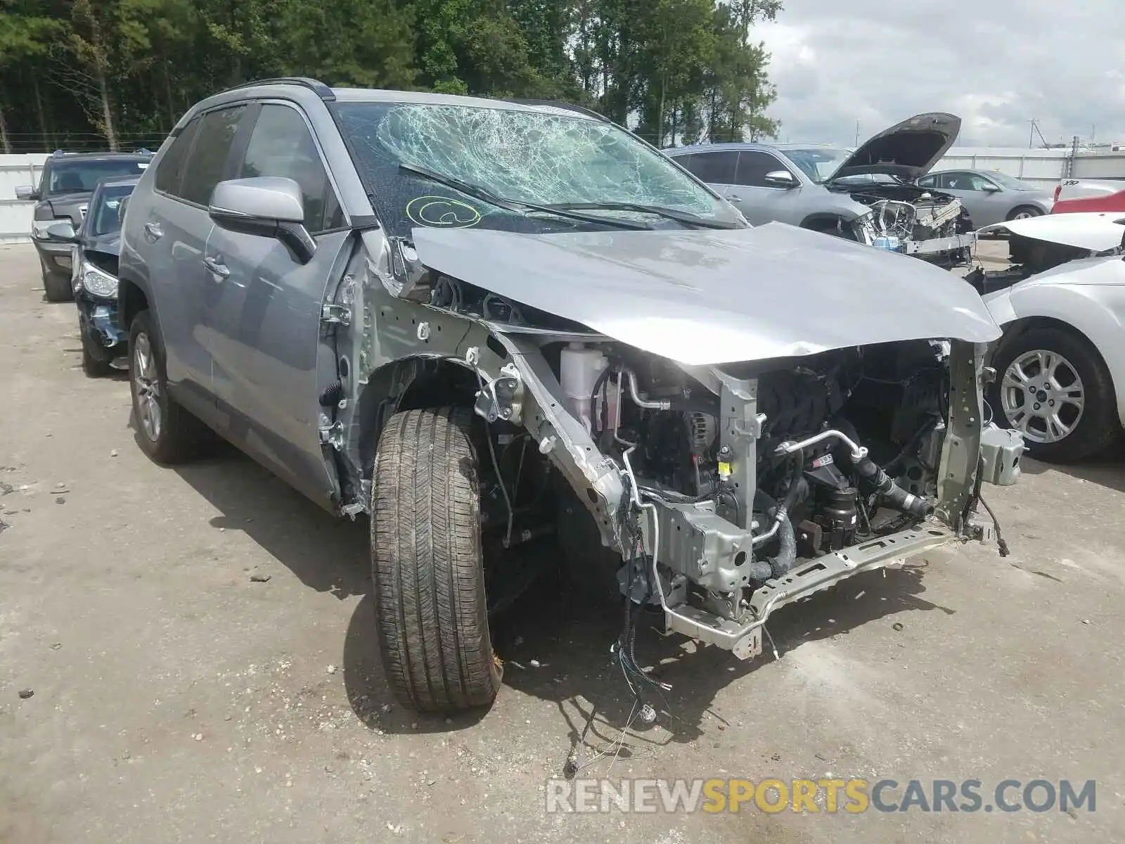 1 Photograph of a damaged car 2T3Y1RFV5LW065157 TOYOTA RAV4 2020