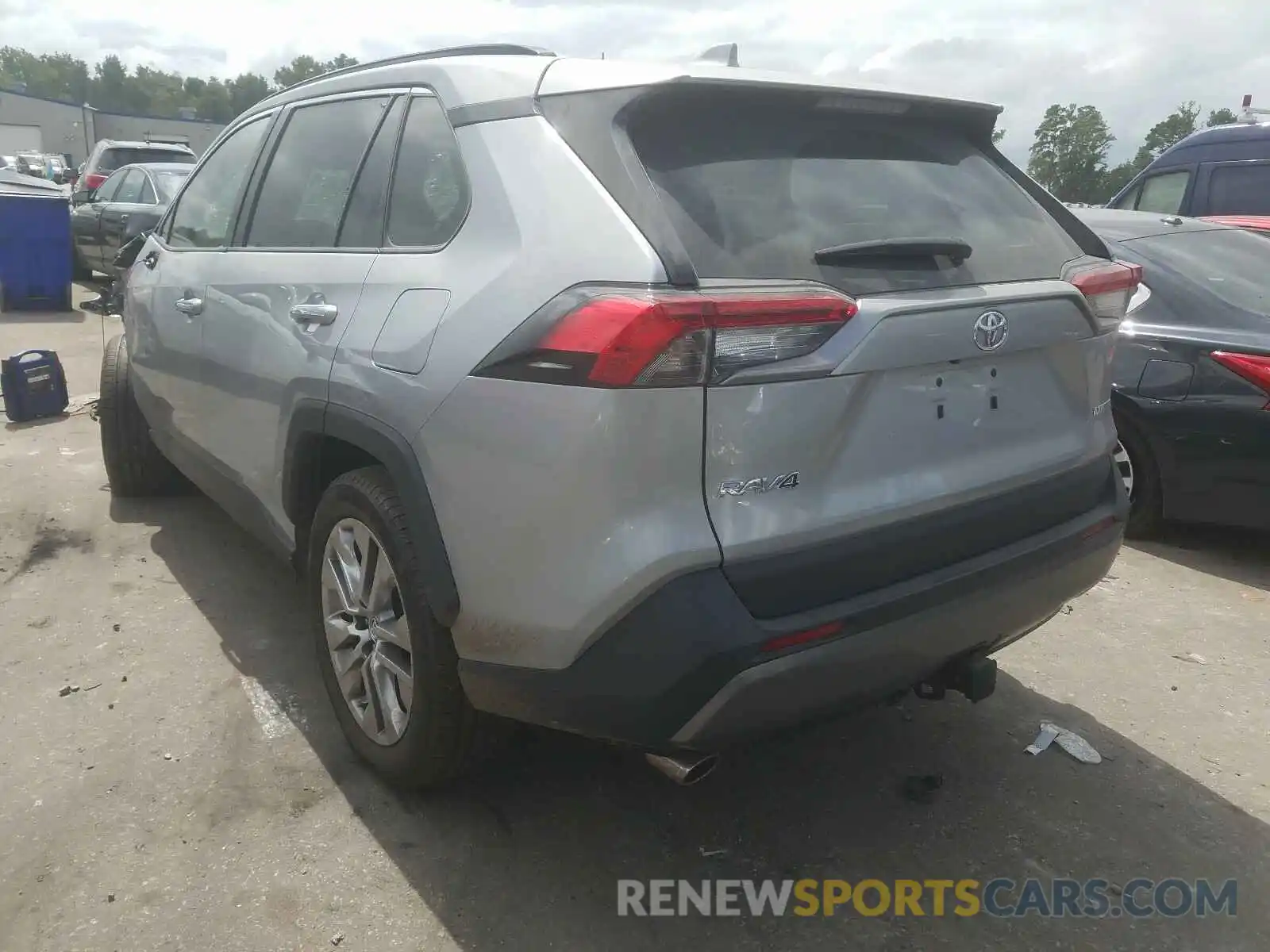 3 Photograph of a damaged car 2T3Y1RFV5LW065157 TOYOTA RAV4 2020