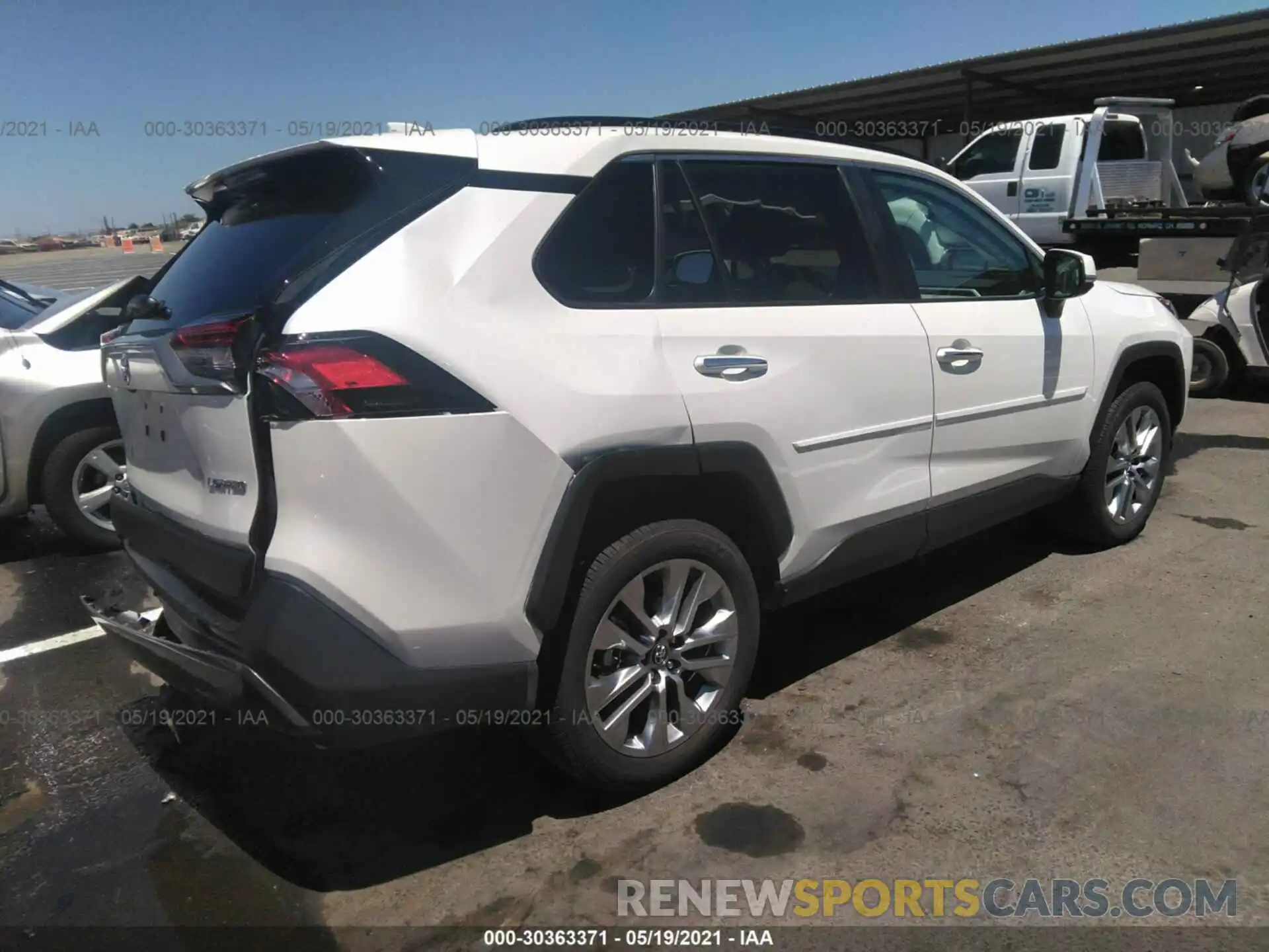 4 Photograph of a damaged car 2T3Y1RFV7LC036194 TOYOTA RAV4 2020