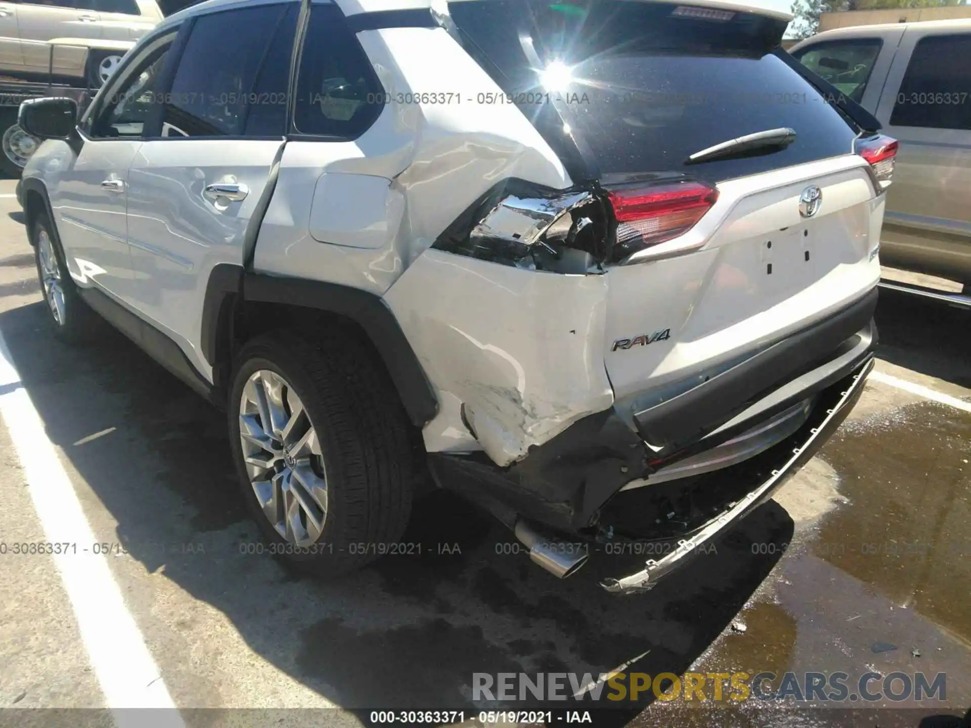 6 Photograph of a damaged car 2T3Y1RFV7LC036194 TOYOTA RAV4 2020