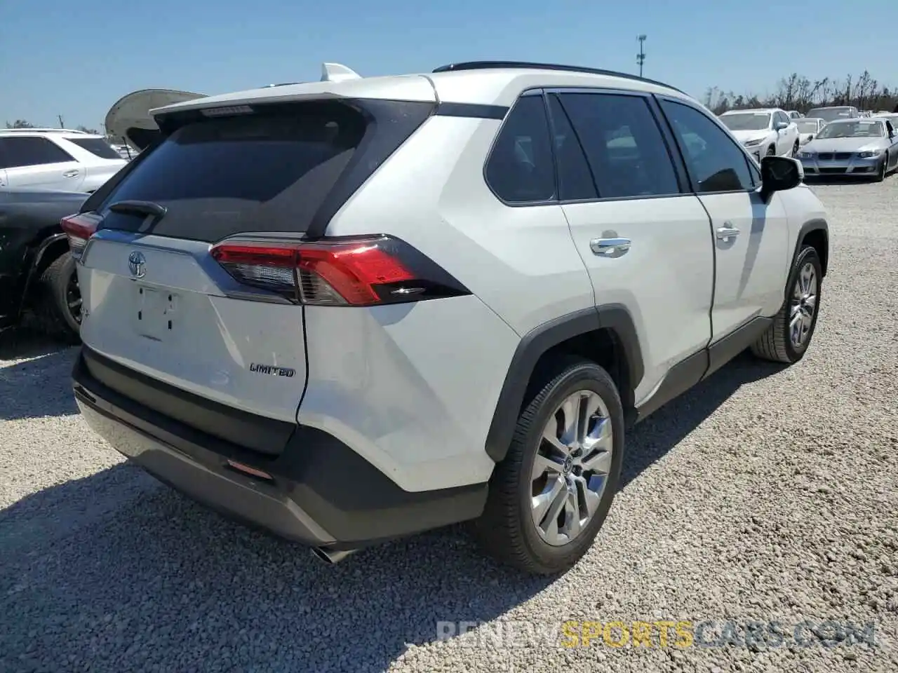 4 Photograph of a damaged car 2T3Y1RFV8LW077707 TOYOTA RAV4 2020