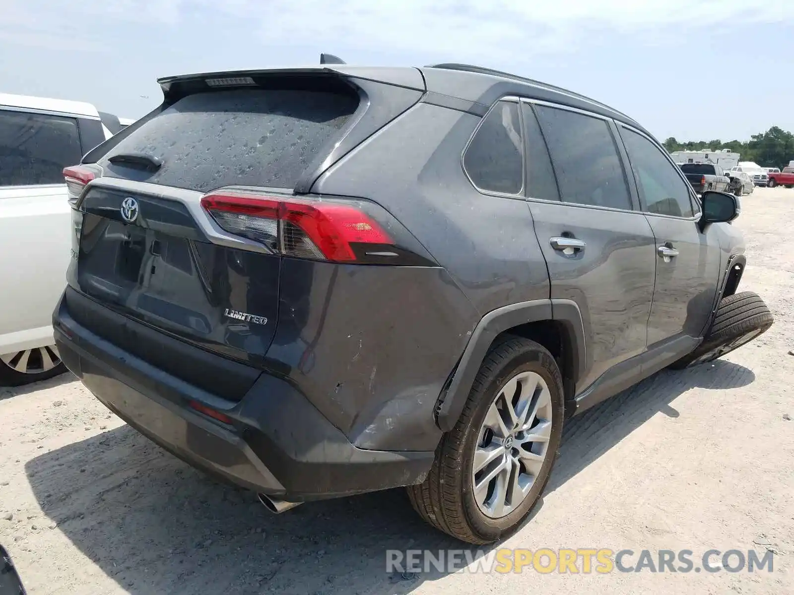 4 Photograph of a damaged car 2T3Y1RFV9LW072631 TOYOTA RAV4 2020