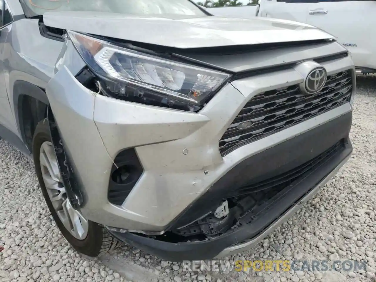 9 Photograph of a damaged car 2T3Y1RFVXLC036965 TOYOTA RAV4 2020