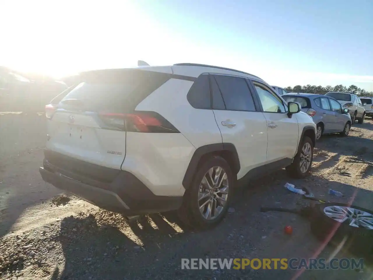 4 Photograph of a damaged car 2T3Y1RFVXLC058609 TOYOTA RAV4 2020