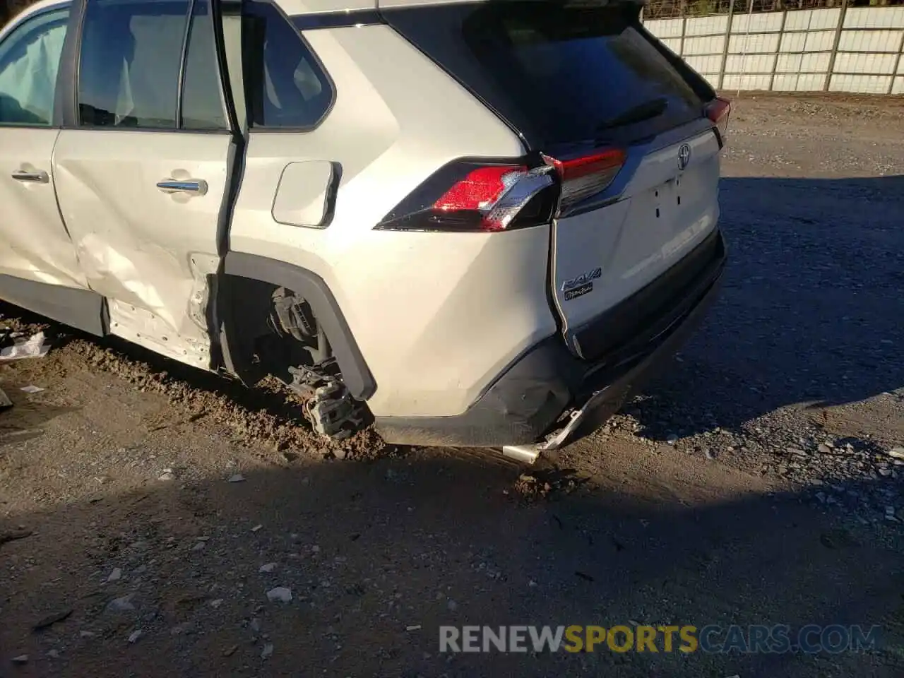 9 Photograph of a damaged car 2T3Y1RFVXLC058609 TOYOTA RAV4 2020