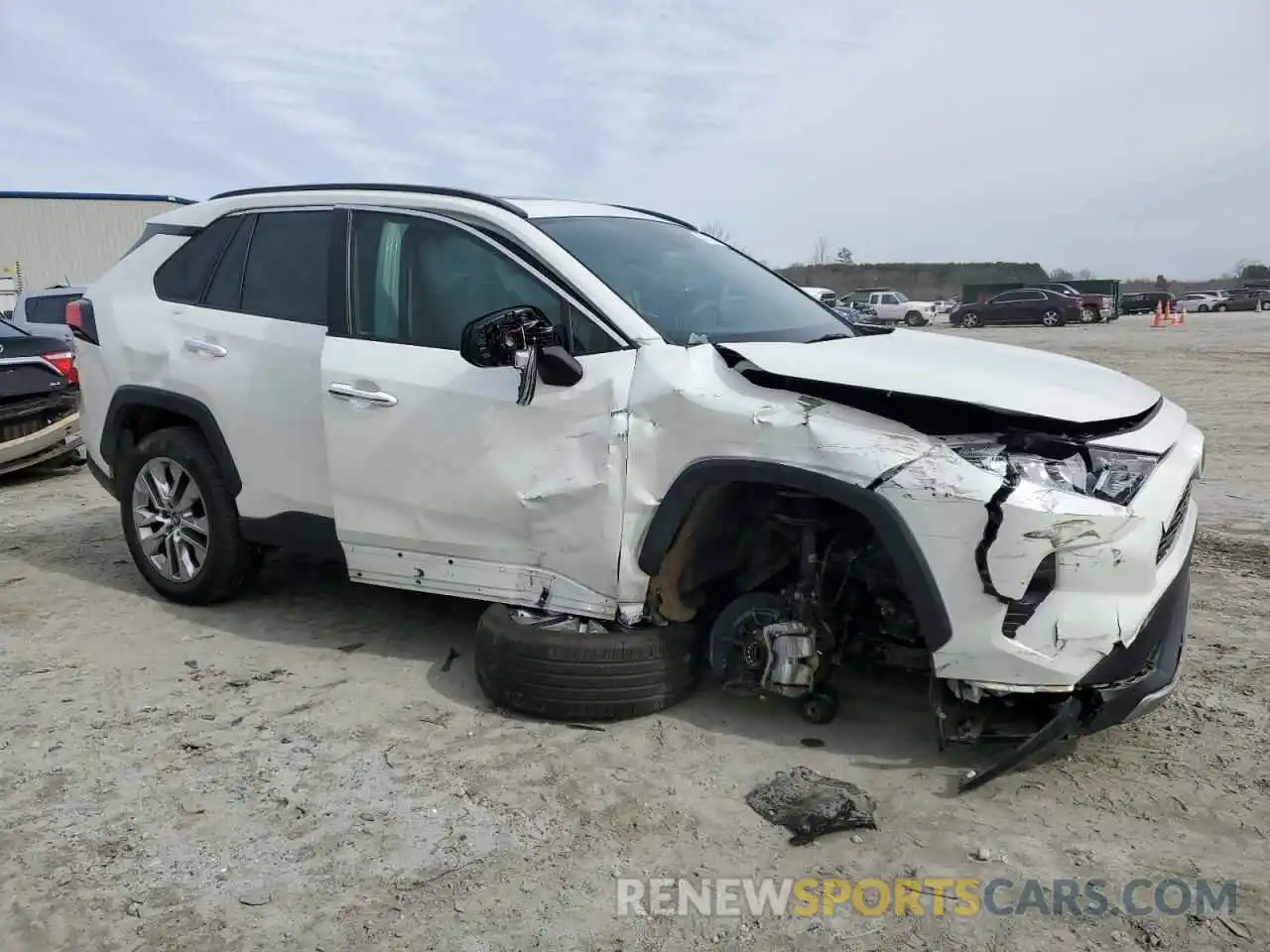 4 Photograph of a damaged car 2T3Y1RFVXLW095867 TOYOTA RAV4 2020