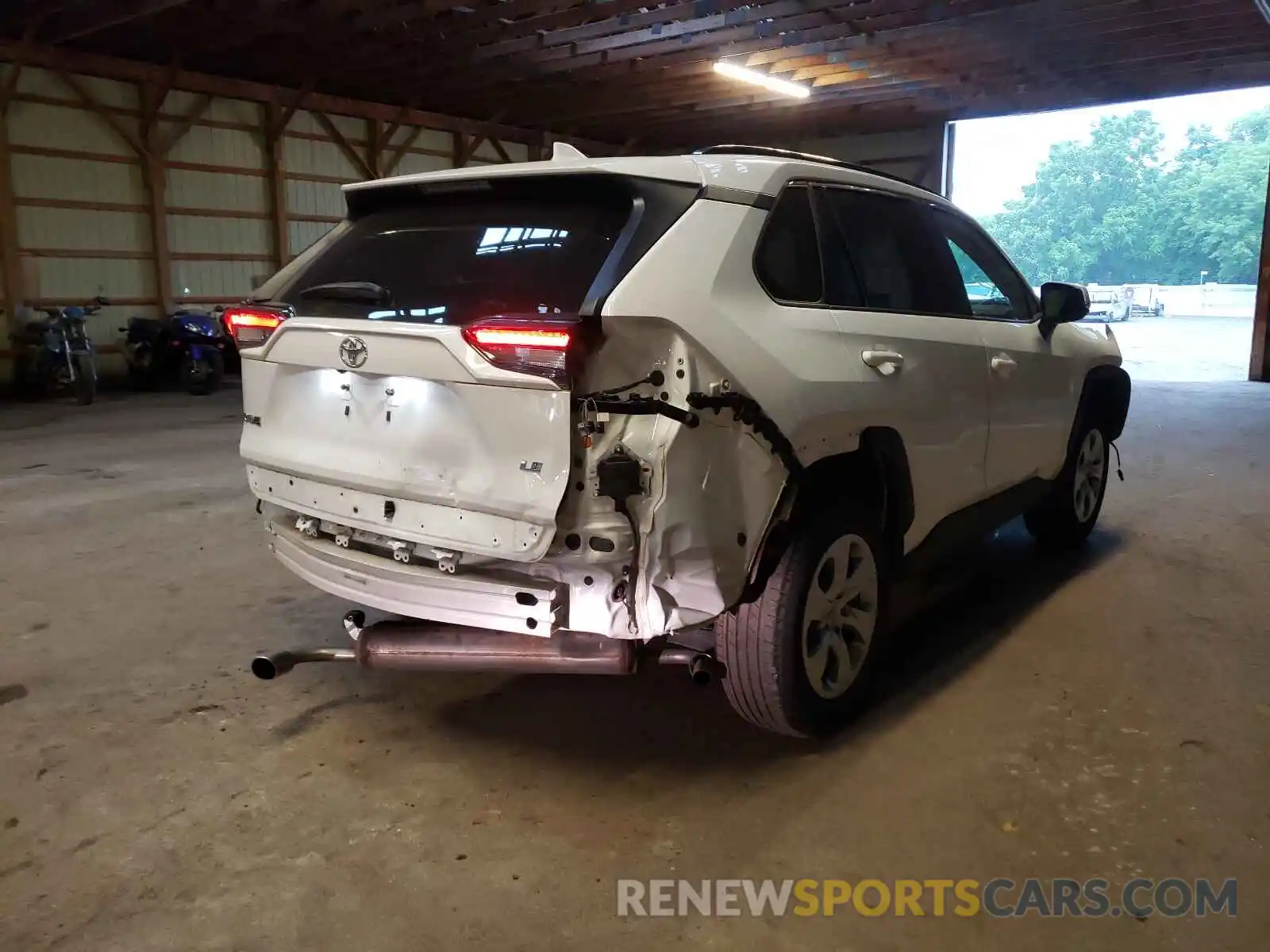 4 Photograph of a damaged car 2T3Z1RFV3LC043406 TOYOTA RAV4 2020