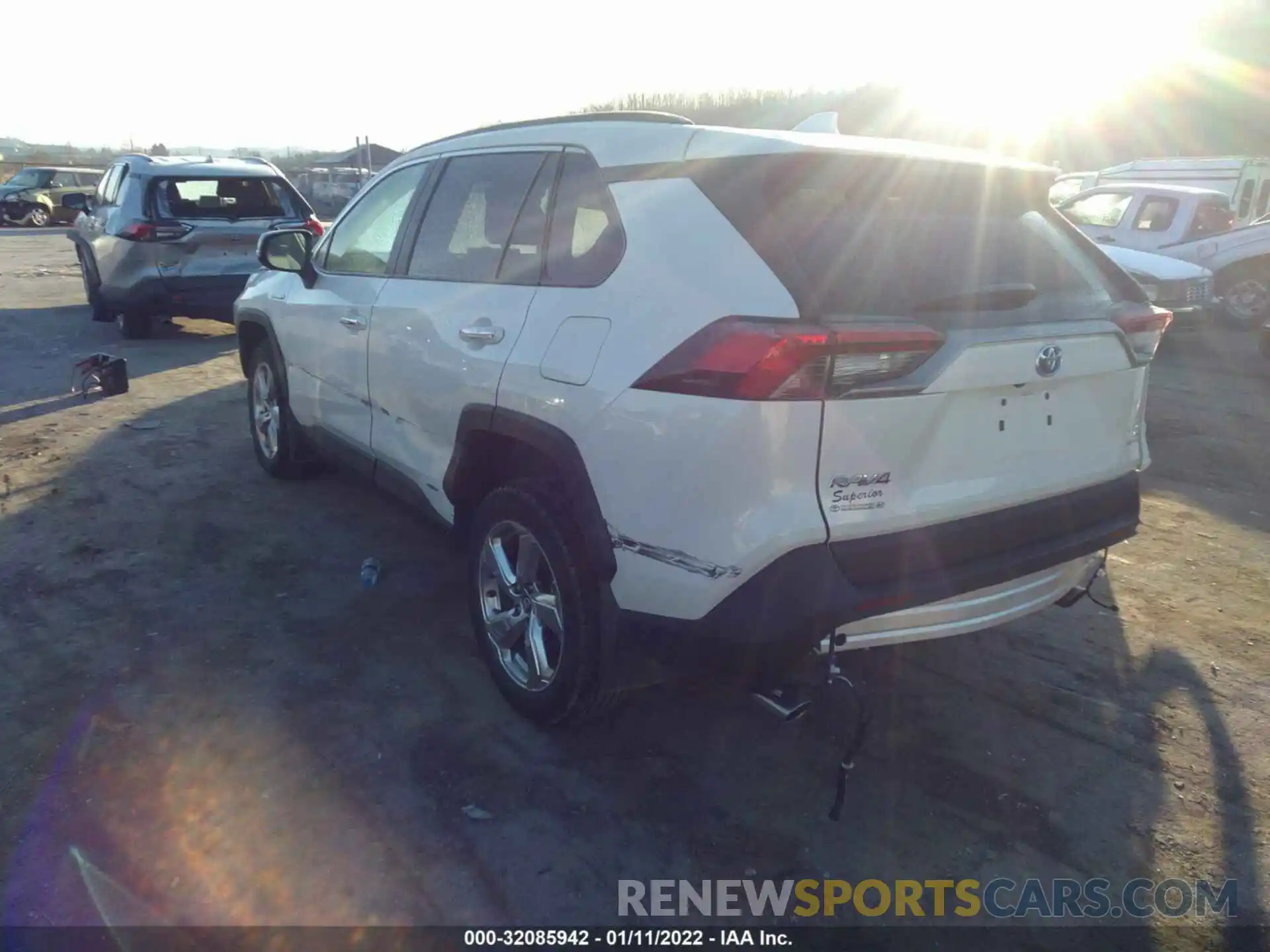 3 Фотография поврежденного автомобиля 4T3D6RFV7LU005185 TOYOTA RAV4 2020