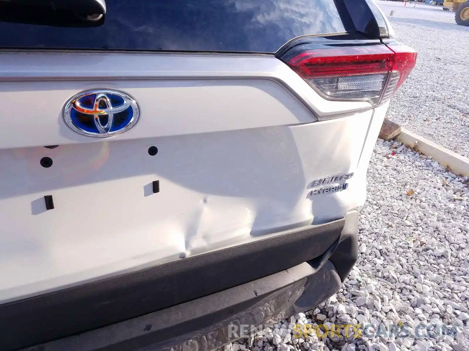 9 Photograph of a damaged car 4T3DWRFV7LU001623 TOYOTA RAV4 2020