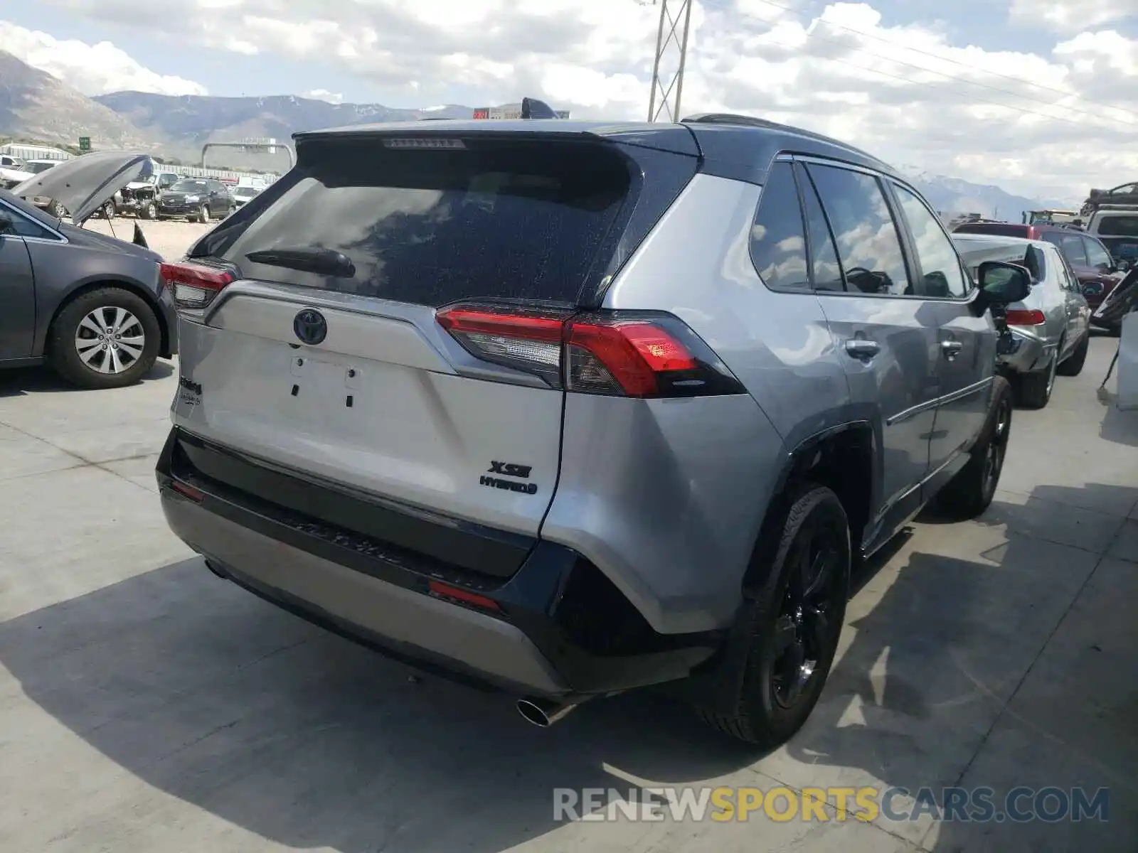 4 Photograph of a damaged car 4T3E6RFV5LU004721 TOYOTA RAV4 2020