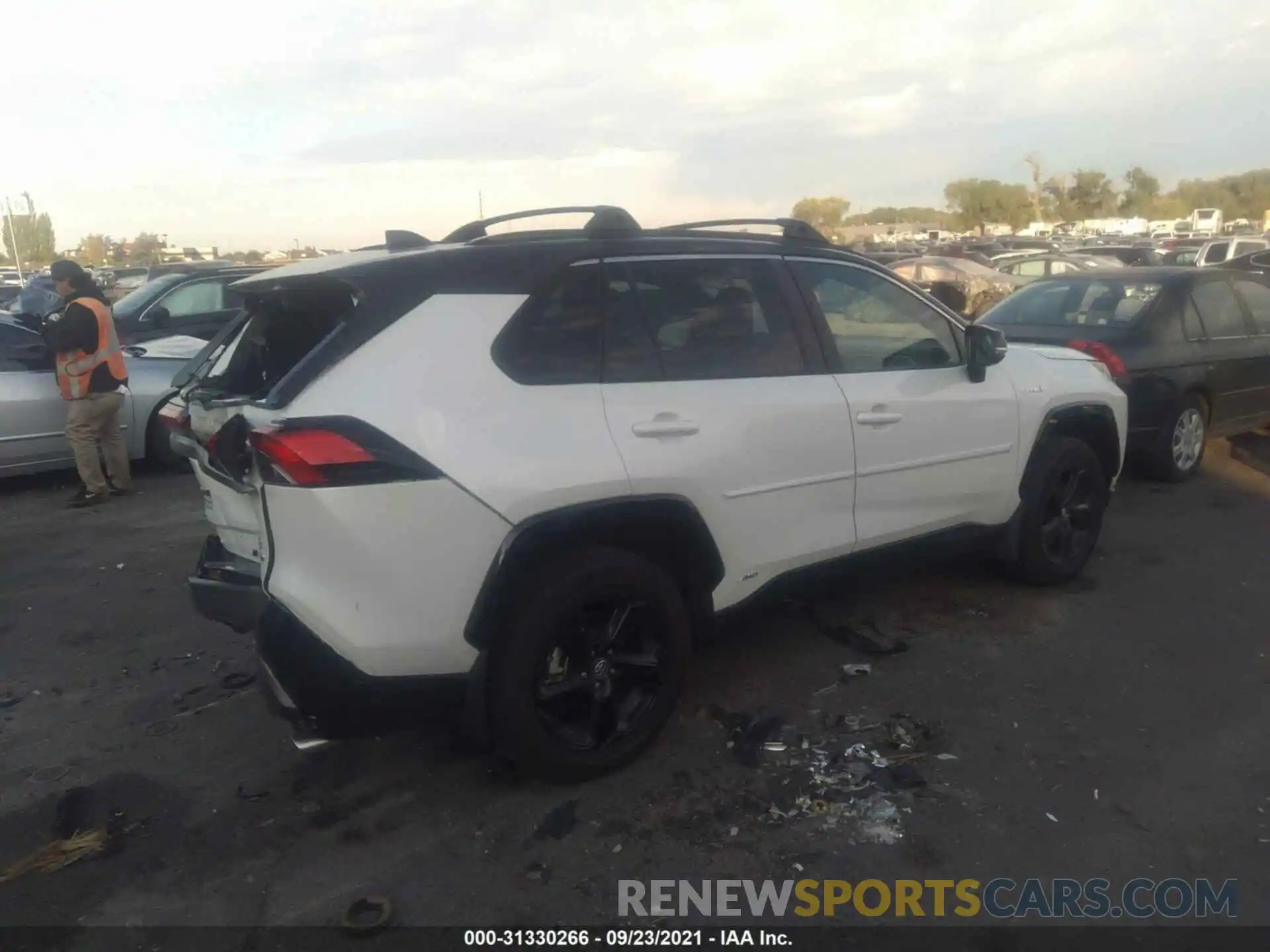 4 Фотография поврежденного автомобиля 4T3EWRFV0LU005646 TOYOTA RAV4 2020