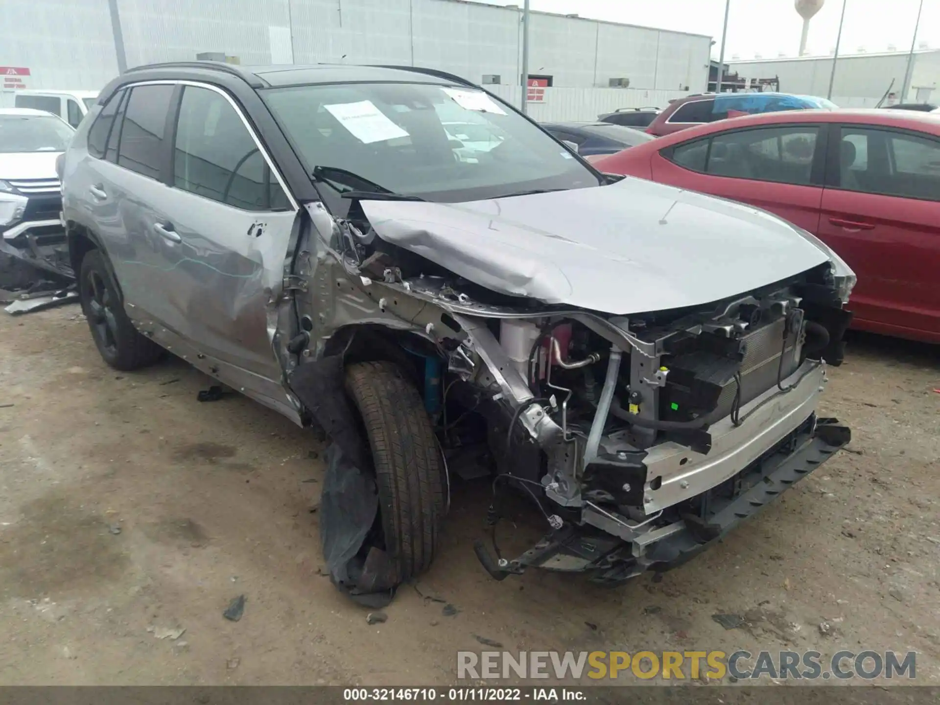 1 Photograph of a damaged car 4T3EWRFV0LU006554 TOYOTA RAV4 2020