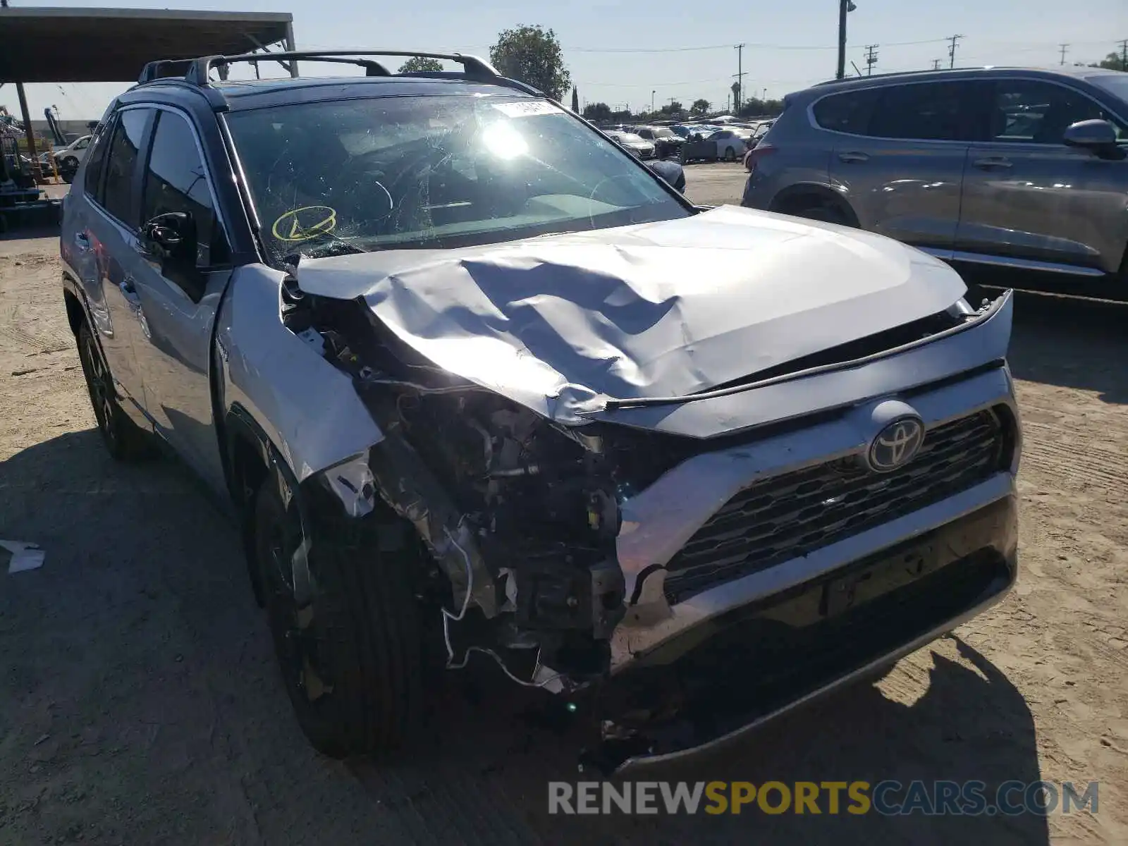 1 Photograph of a damaged car 4T3EWRFV1LU008717 TOYOTA RAV4 2020