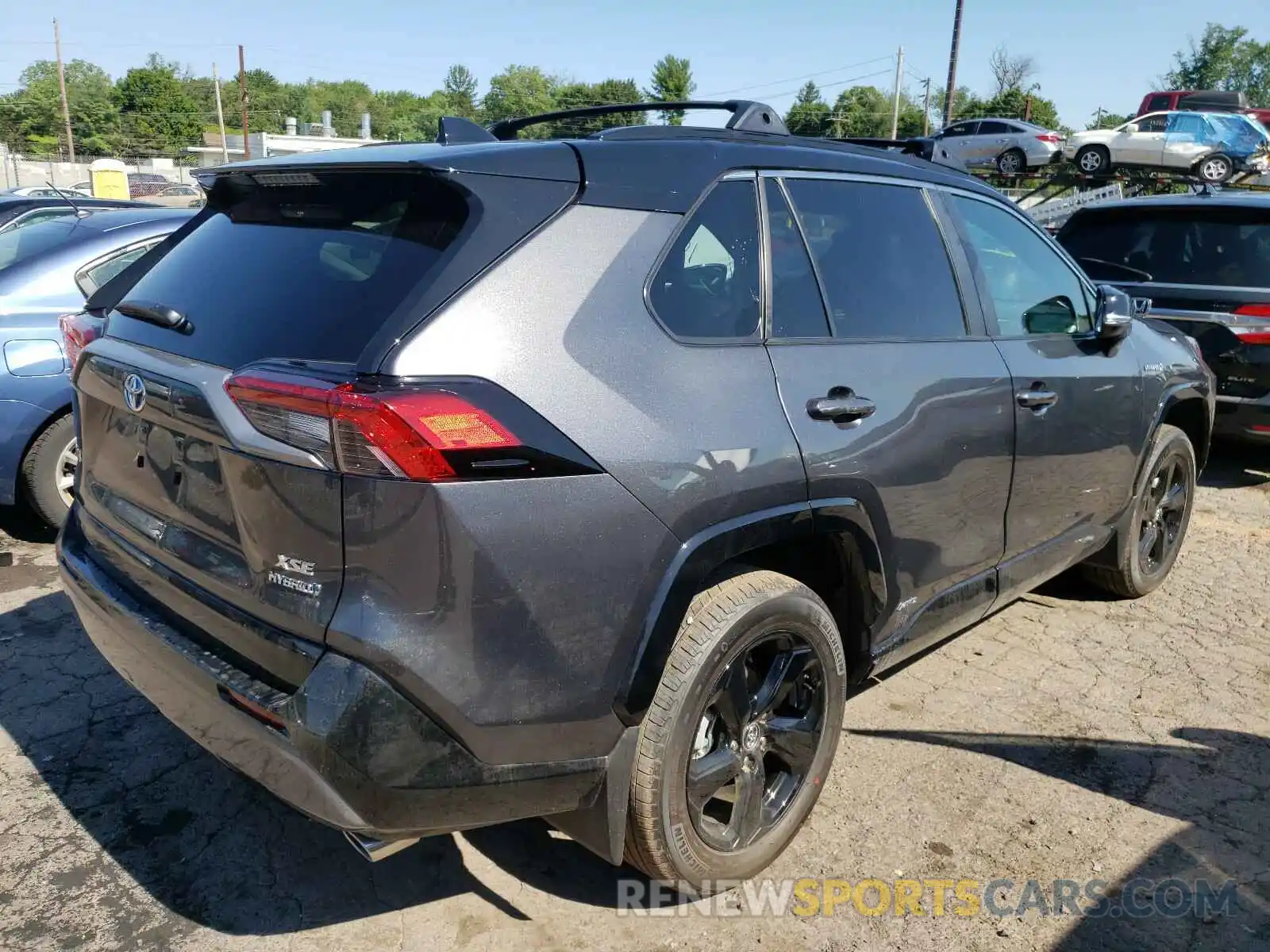 4 Photograph of a damaged car 4T3EWRFV2LU005504 TOYOTA RAV4 2020