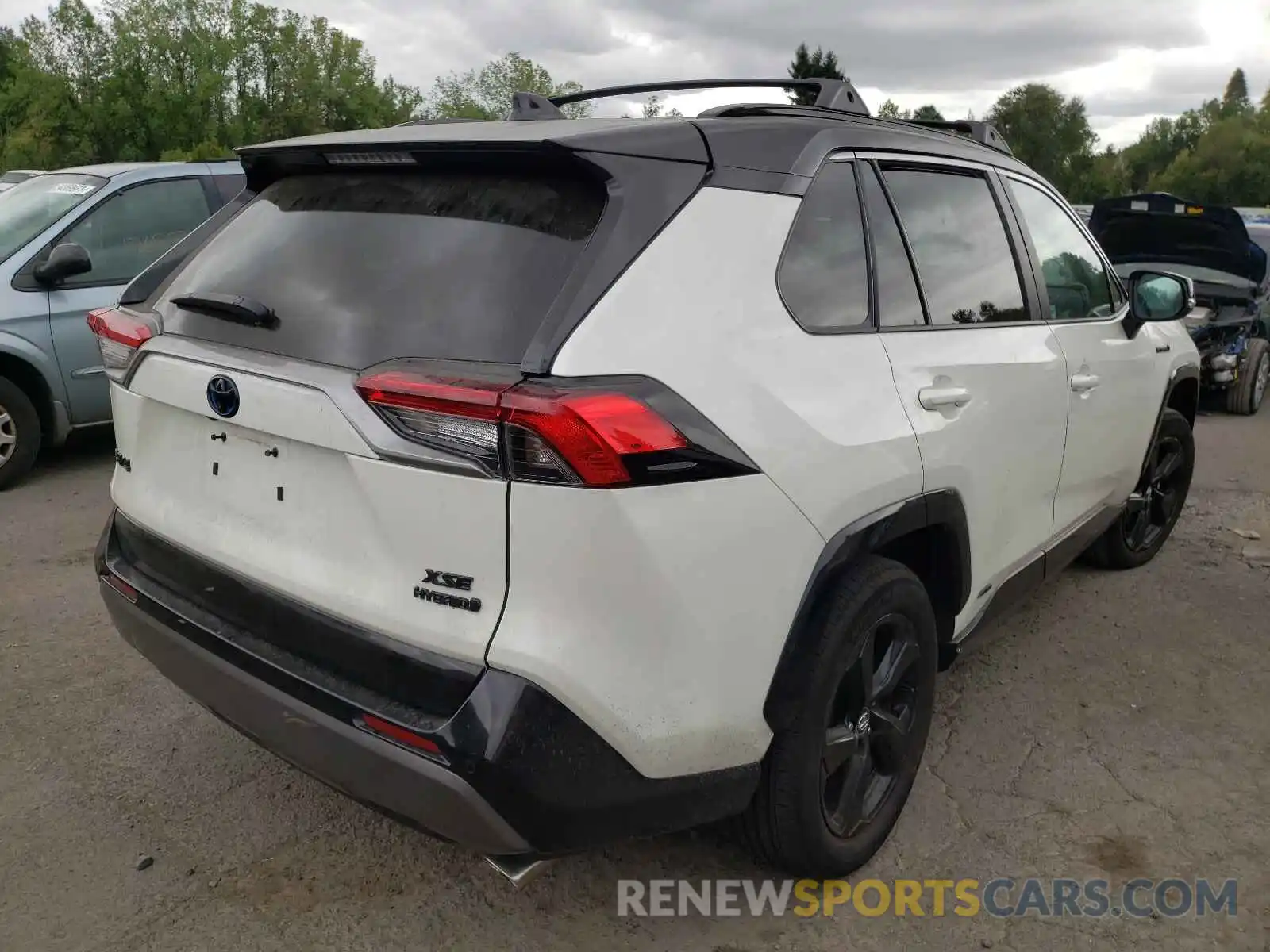 4 Photograph of a damaged car 4T3EWRFV2LU007592 TOYOTA RAV4 2020