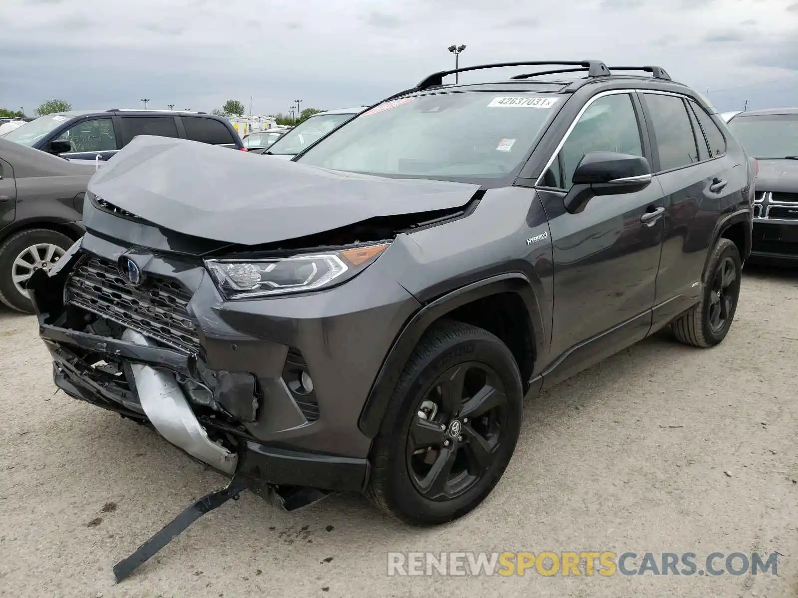 2 Photograph of a damaged car 4T3EWRFV4LU004015 TOYOTA RAV4 2020