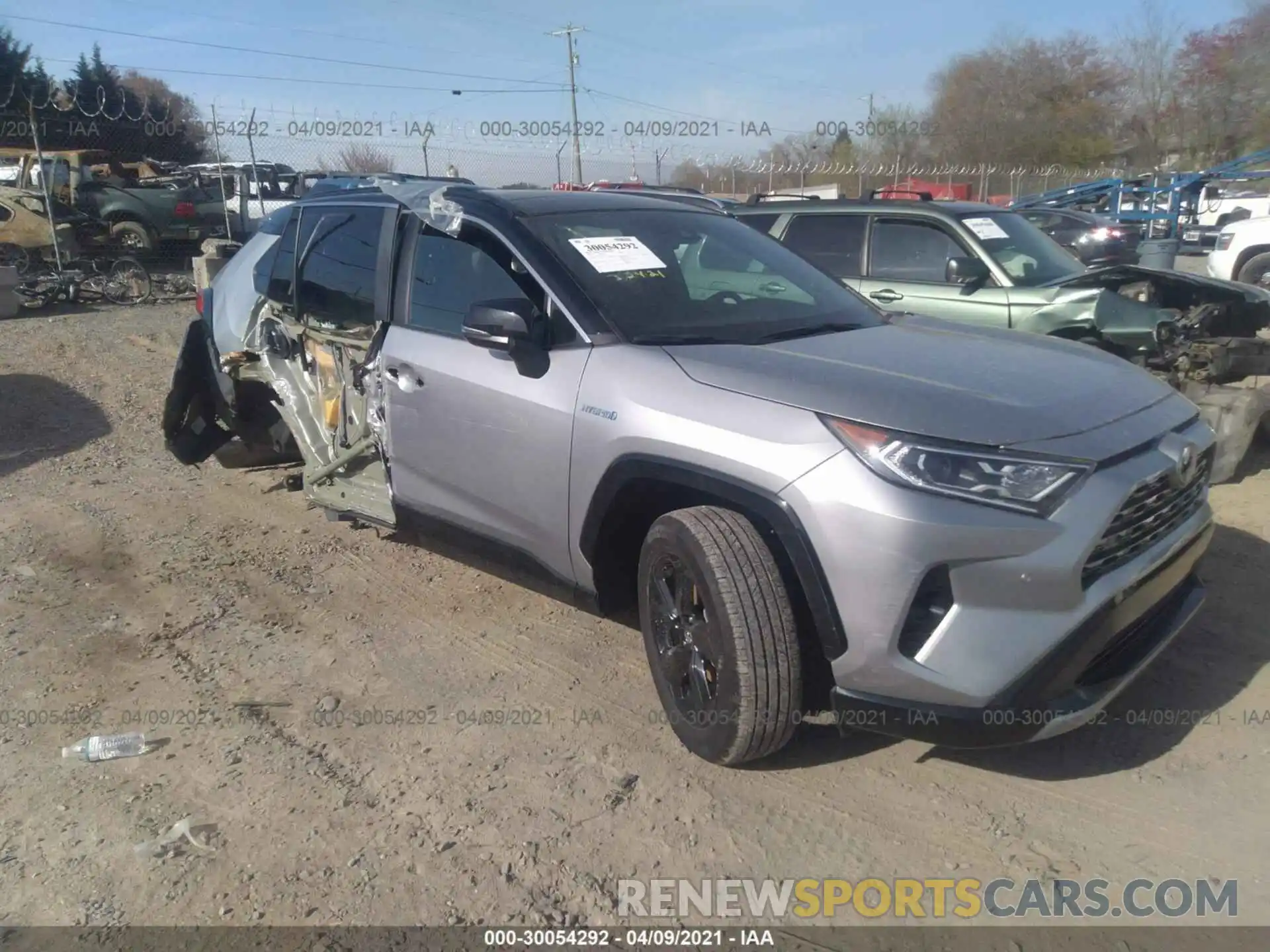 1 Photograph of a damaged car 4T3EWRFV6LU004677 TOYOTA RAV4 2020