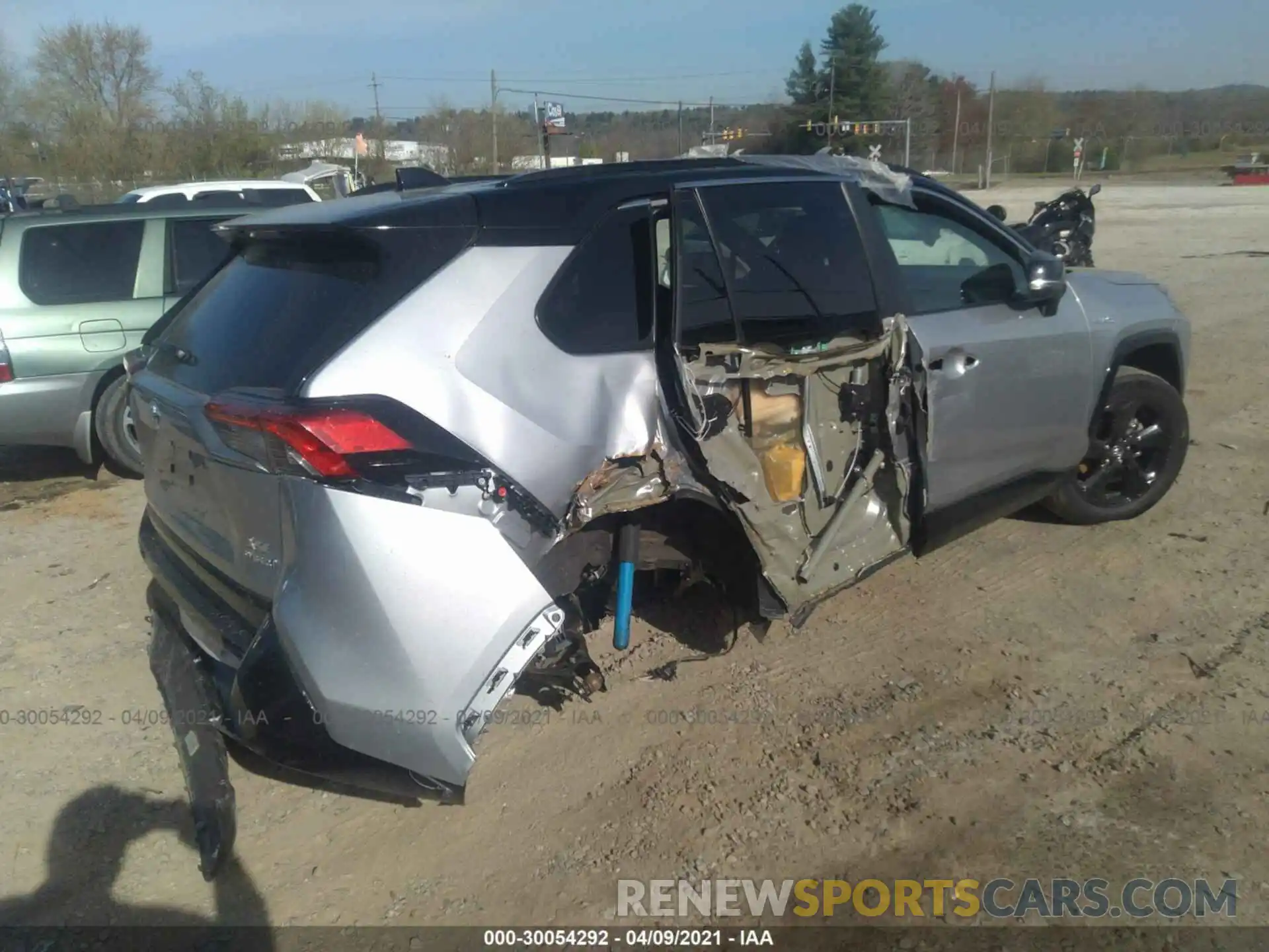 4 Photograph of a damaged car 4T3EWRFV6LU004677 TOYOTA RAV4 2020