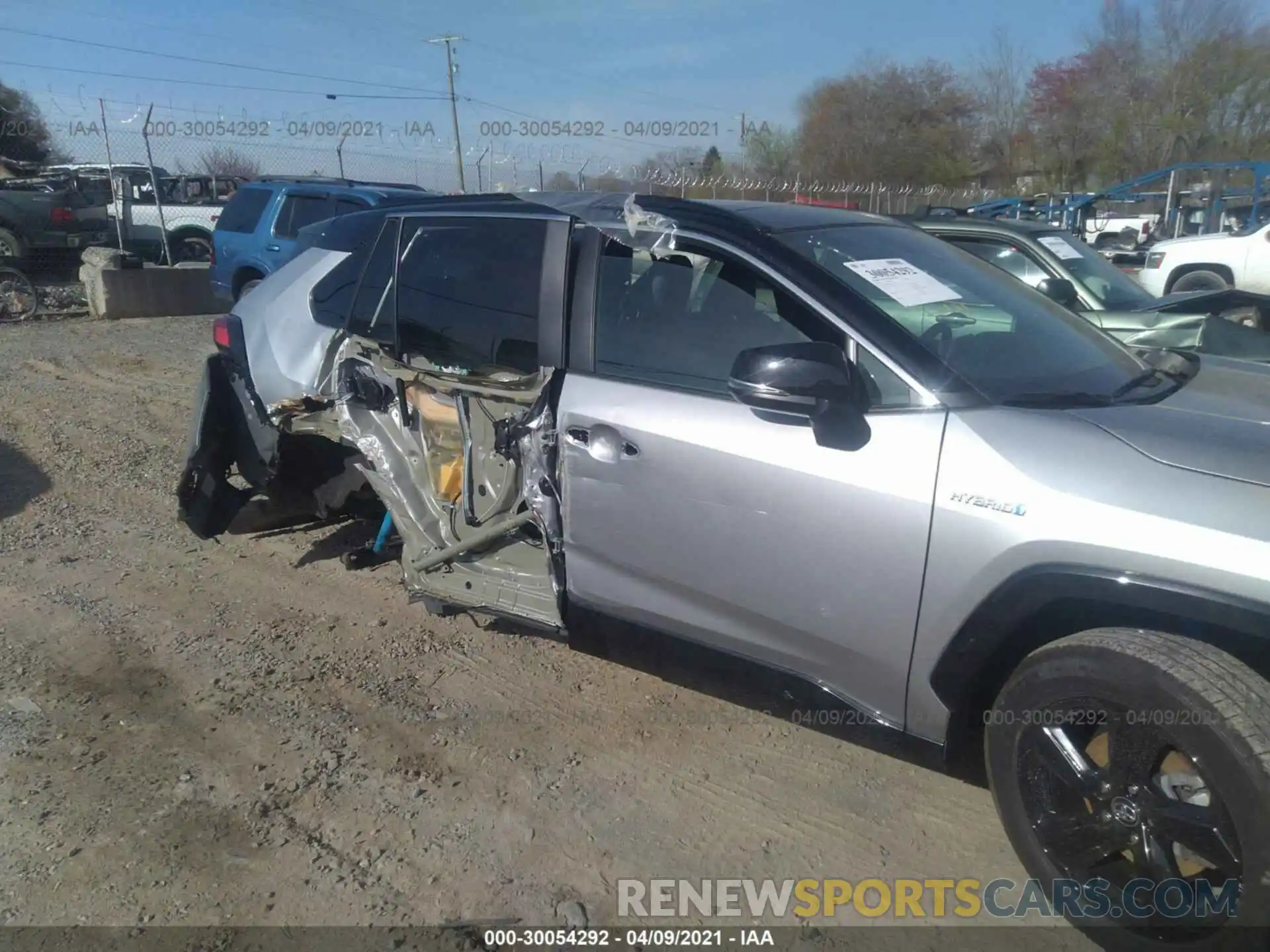 6 Photograph of a damaged car 4T3EWRFV6LU004677 TOYOTA RAV4 2020