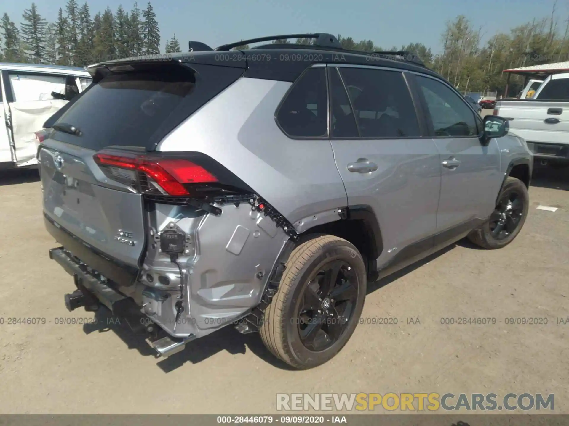 4 Фотография поврежденного автомобиля 4T3EWRFV8LU004048 TOYOTA RAV4 2020