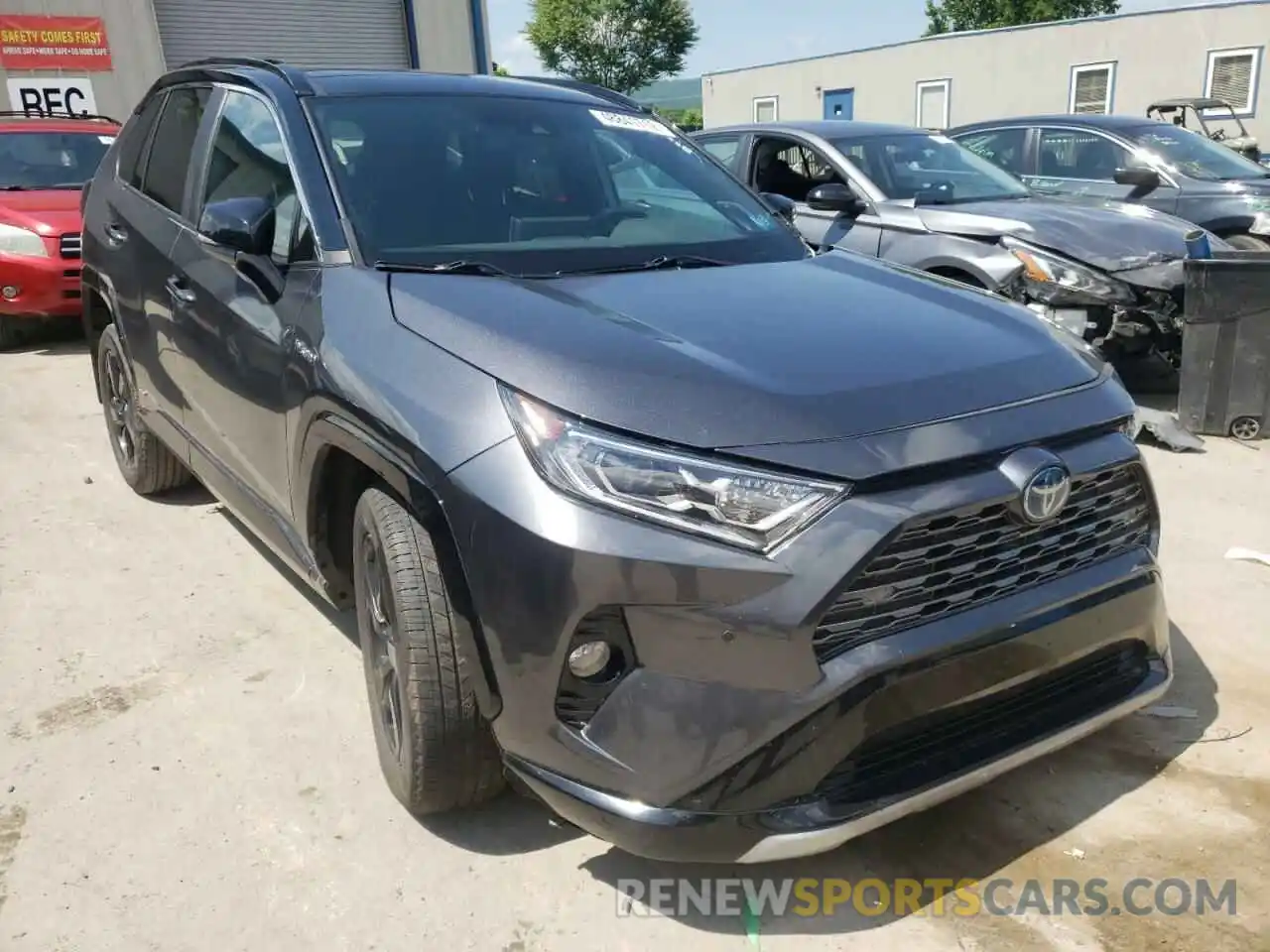 1 Photograph of a damaged car 4T3EWRFV9LU006908 TOYOTA RAV4 2020