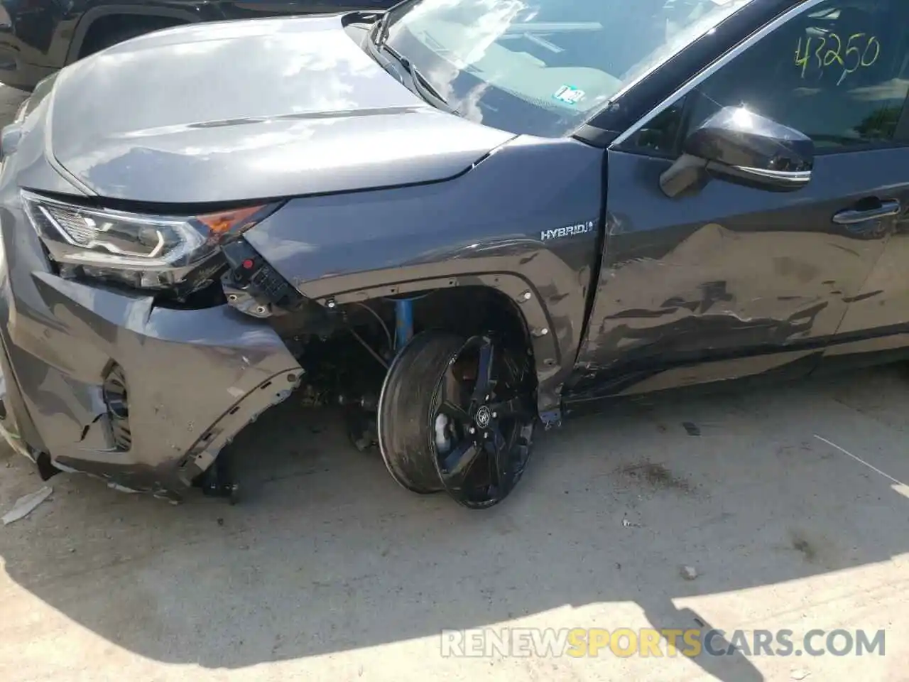 9 Photograph of a damaged car 4T3EWRFV9LU006908 TOYOTA RAV4 2020