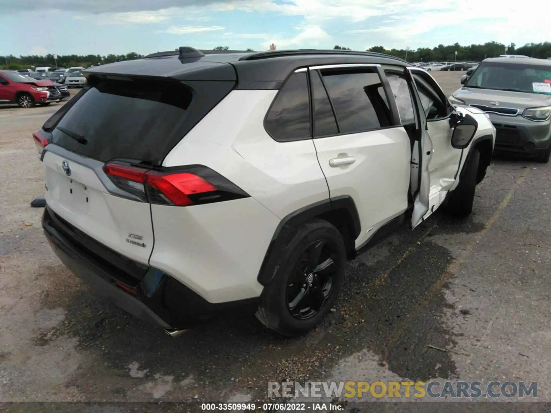 4 Фотография поврежденного автомобиля 4T3EWRFVXLU010403 TOYOTA RAV4 2020