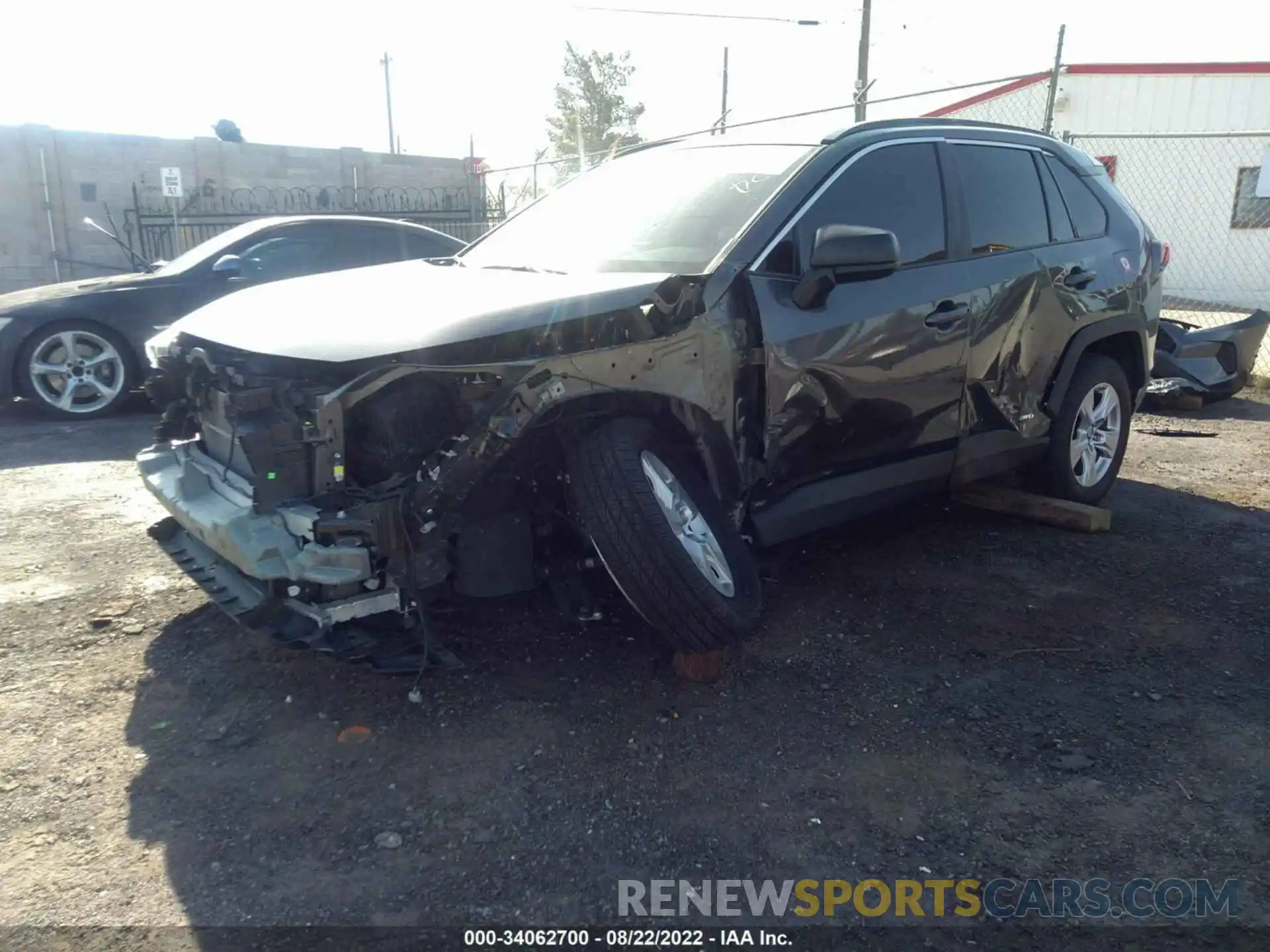 2 Photograph of a damaged car 4T3L6RFV2LU004795 TOYOTA RAV4 2020