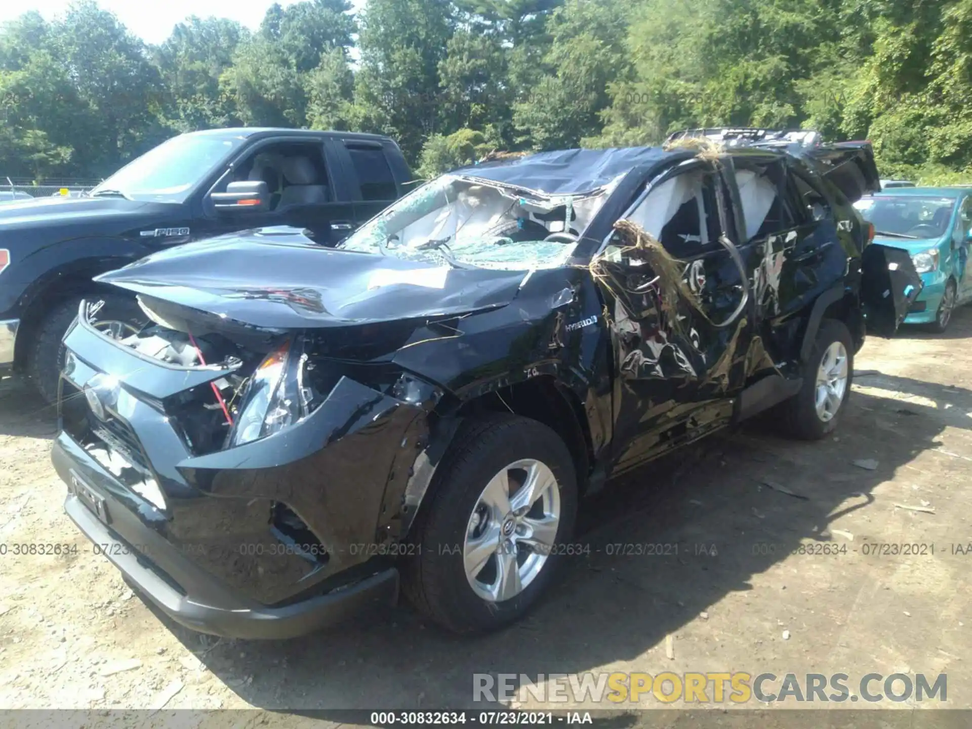 2 Photograph of a damaged car 4T3L6RFV6LU004637 TOYOTA RAV4 2020