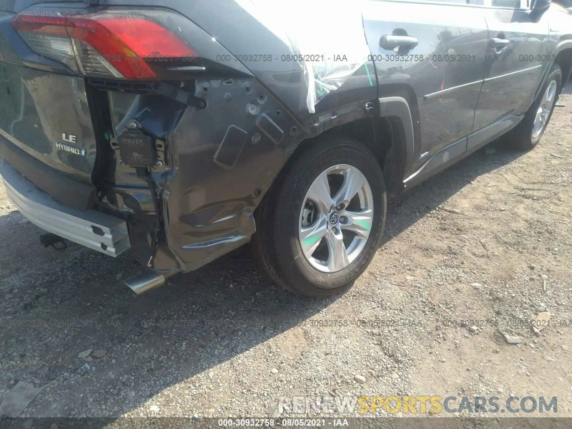 6 Photograph of a damaged car 4T3MWRFV0LU006775 TOYOTA RAV4 2020