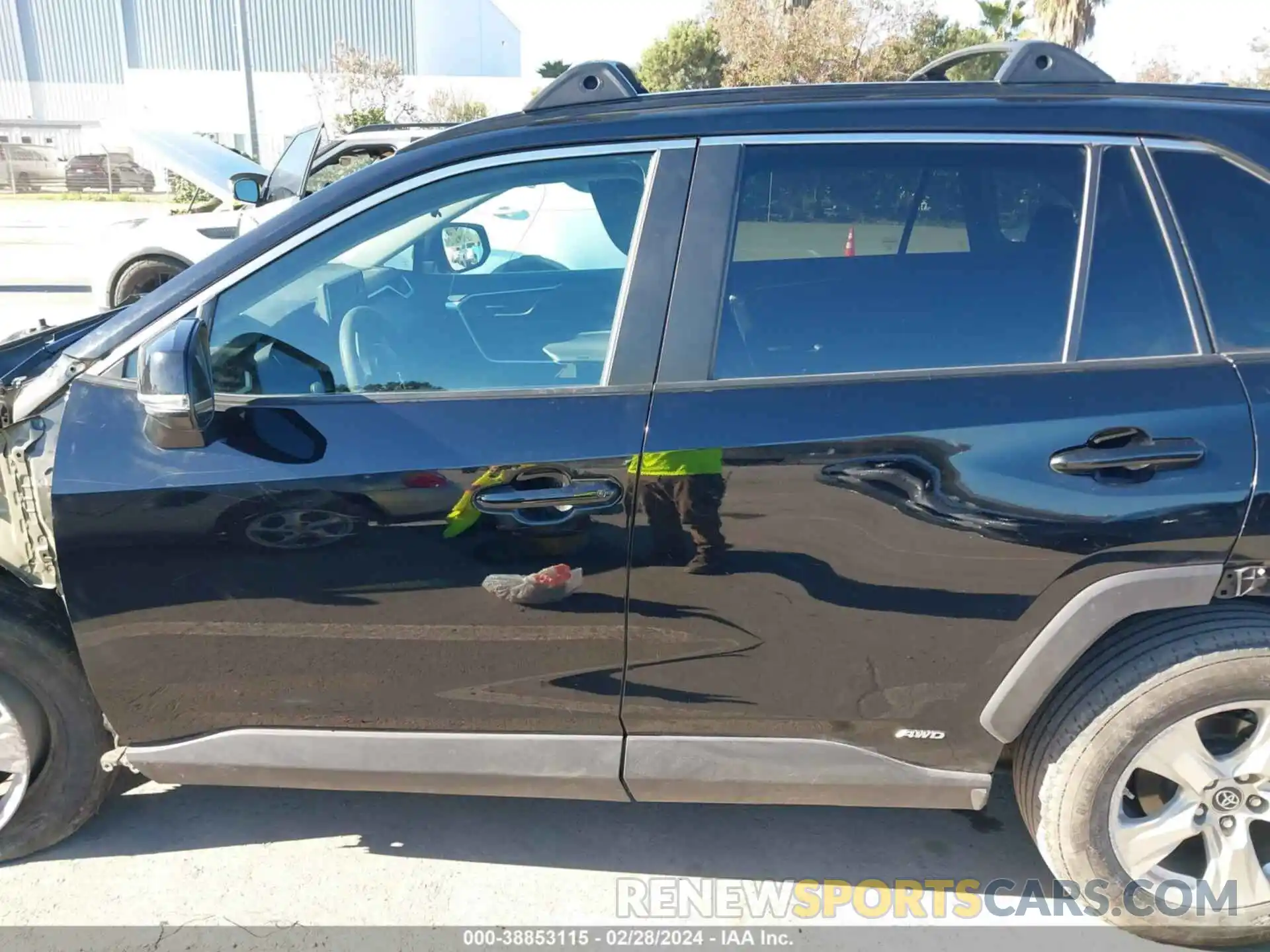 15 Photograph of a damaged car 4T3MWRFV3LU008181 TOYOTA RAV4 2020