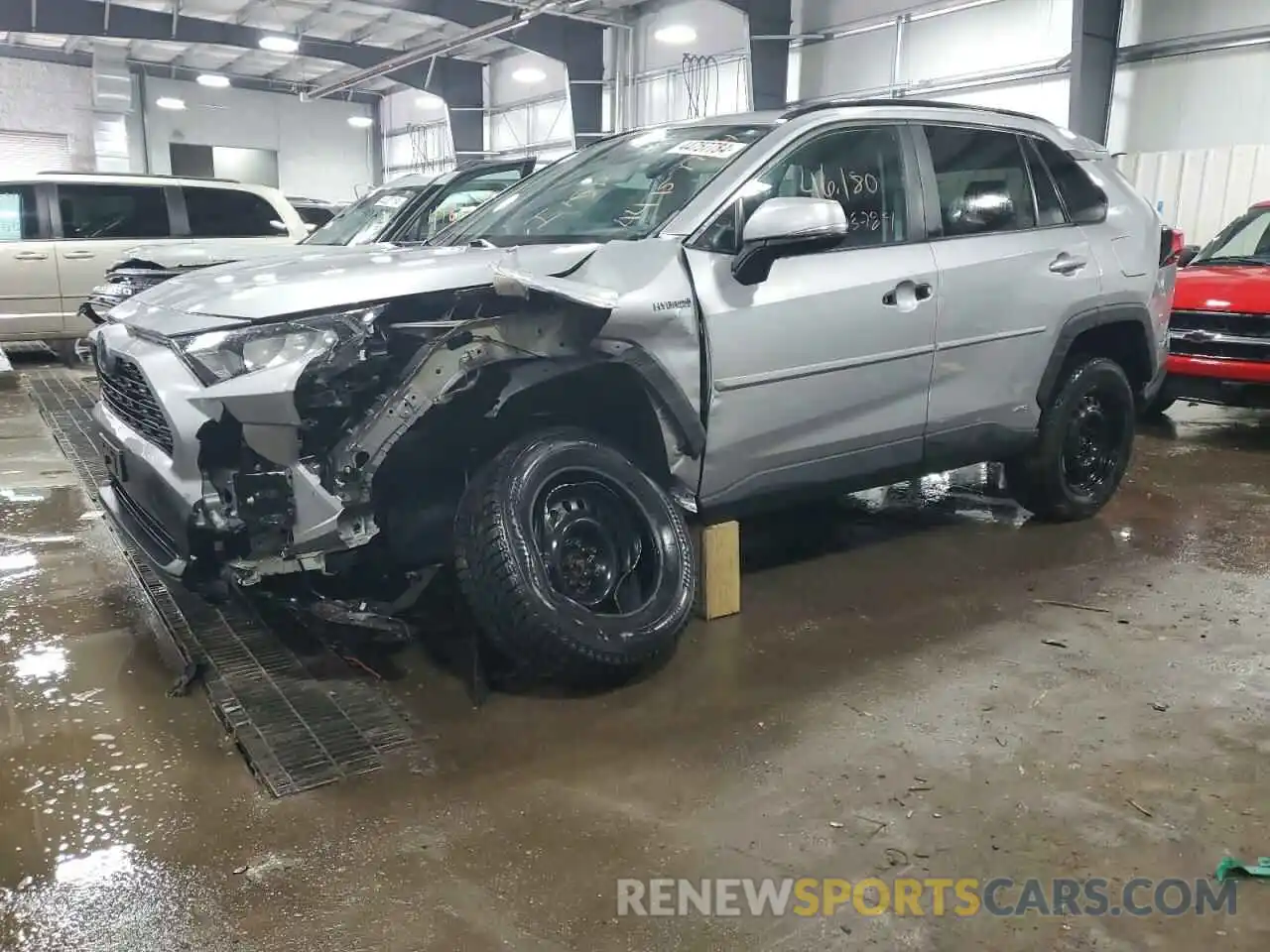 1 Photograph of a damaged car 4T3MWRFV8LU006118 TOYOTA RAV4 2020