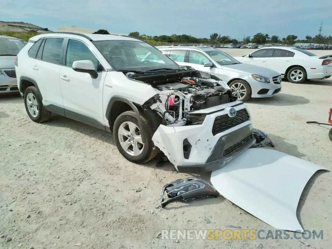 1 Photograph of a damaged car 4T3R6RFV0LU004210 TOYOTA RAV4 2020