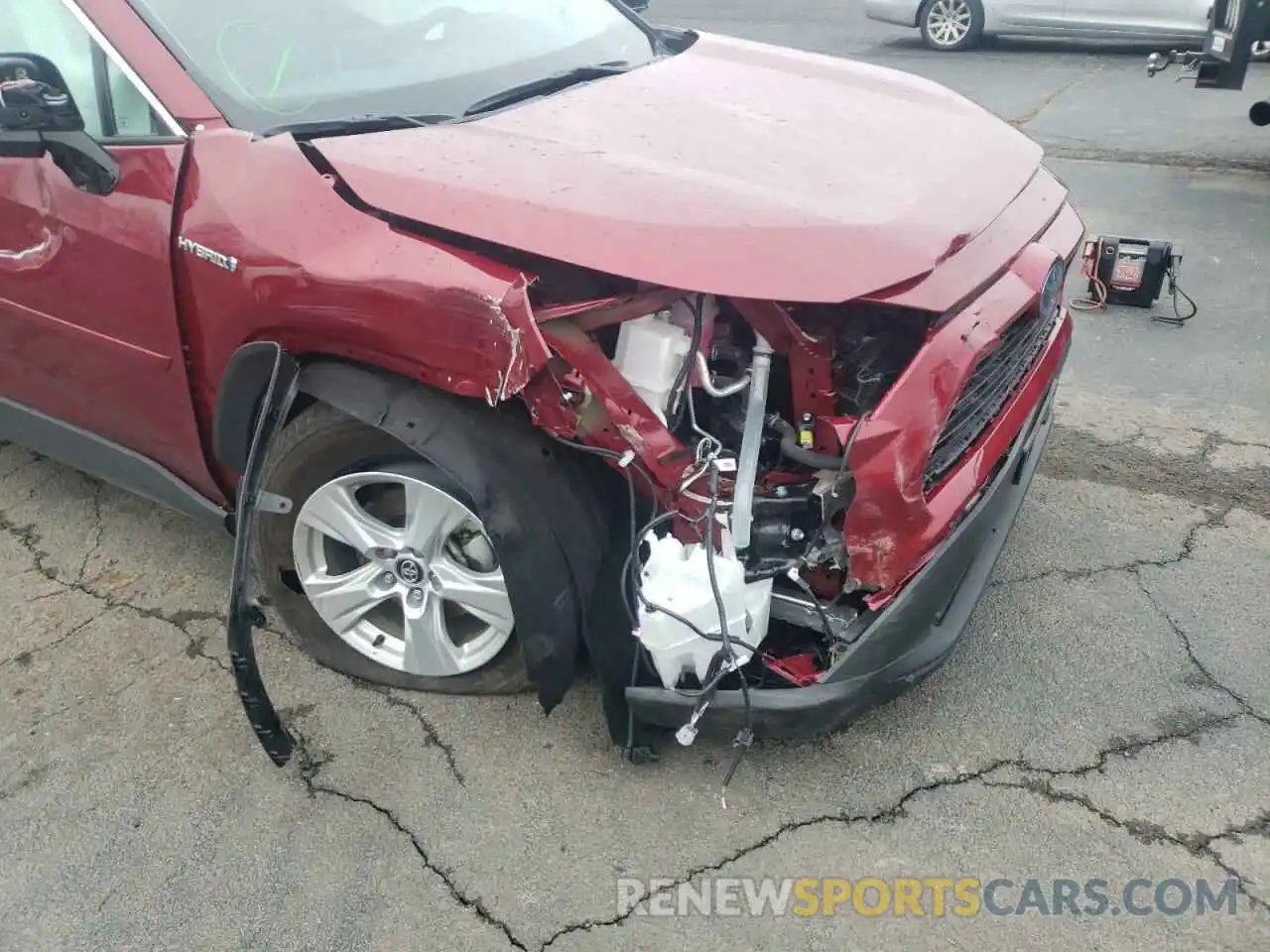 9 Photograph of a damaged car 4T3R6RFV0LU004837 TOYOTA RAV4 2020