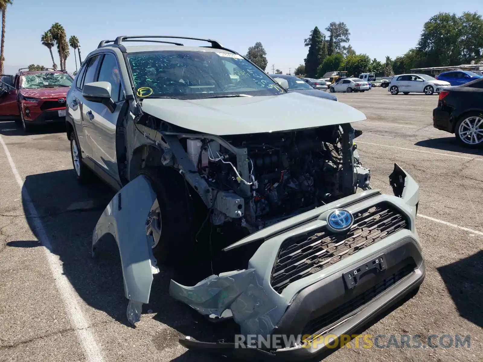 1 Photograph of a damaged car 4T3R6RFV0LU005213 TOYOTA RAV4 2020