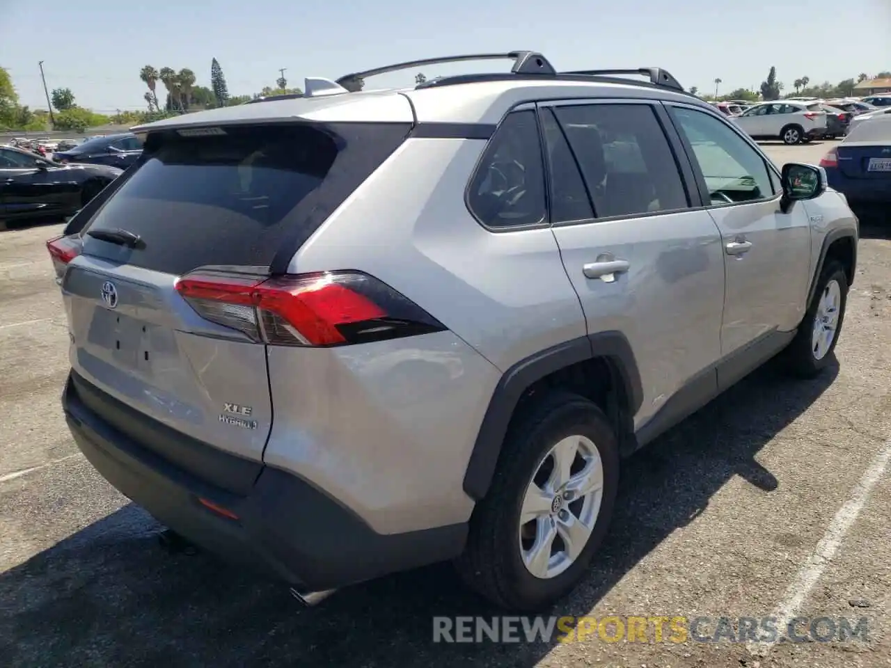 4 Photograph of a damaged car 4T3R6RFV1LU003812 TOYOTA RAV4 2020