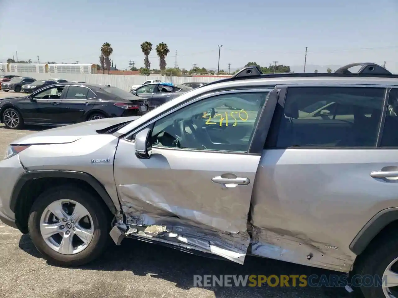 9 Photograph of a damaged car 4T3R6RFV1LU003812 TOYOTA RAV4 2020