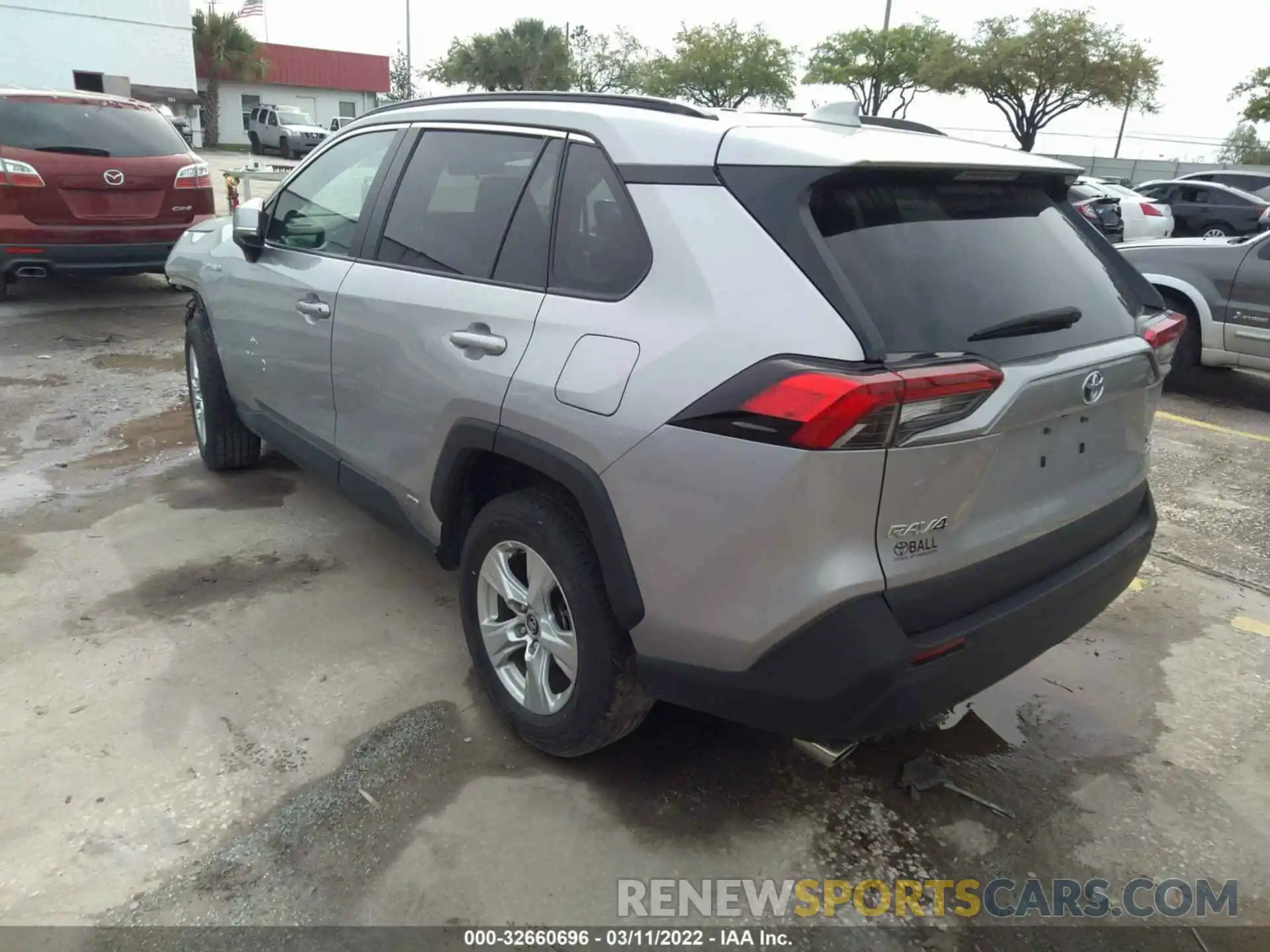 3 Photograph of a damaged car 4T3R6RFV4LU001701 TOYOTA RAV4 2020