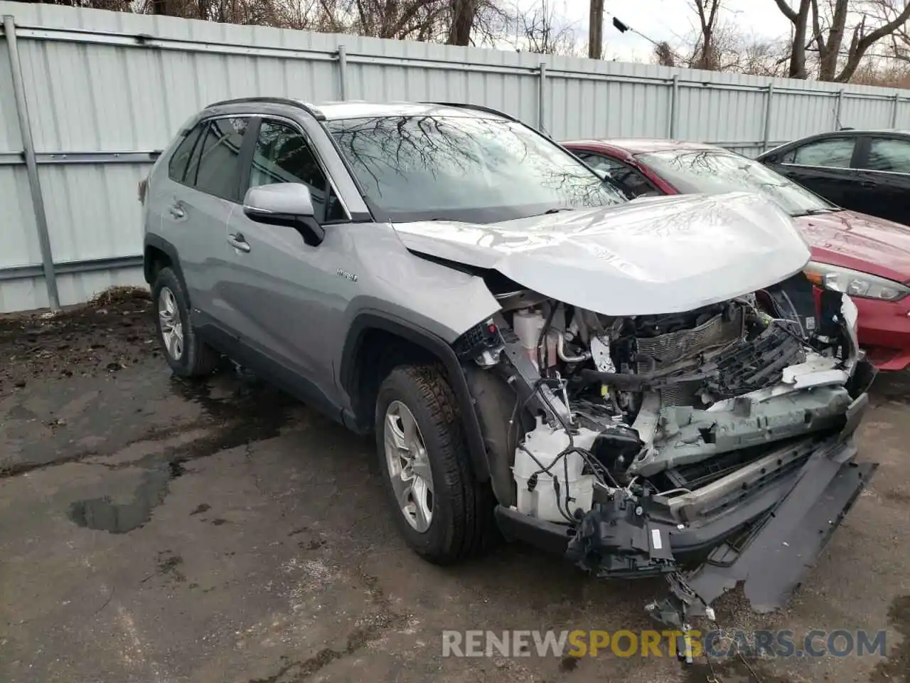 1 Photograph of a damaged car 4T3R6RFV4LU002640 TOYOTA RAV4 2020