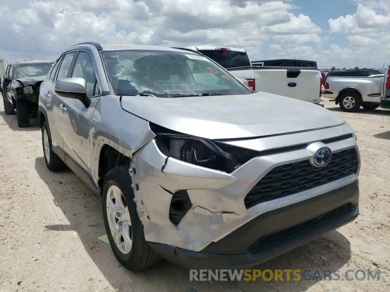 1 Photograph of a damaged car 4T3R6RFV6LU001960 TOYOTA RAV4 2020