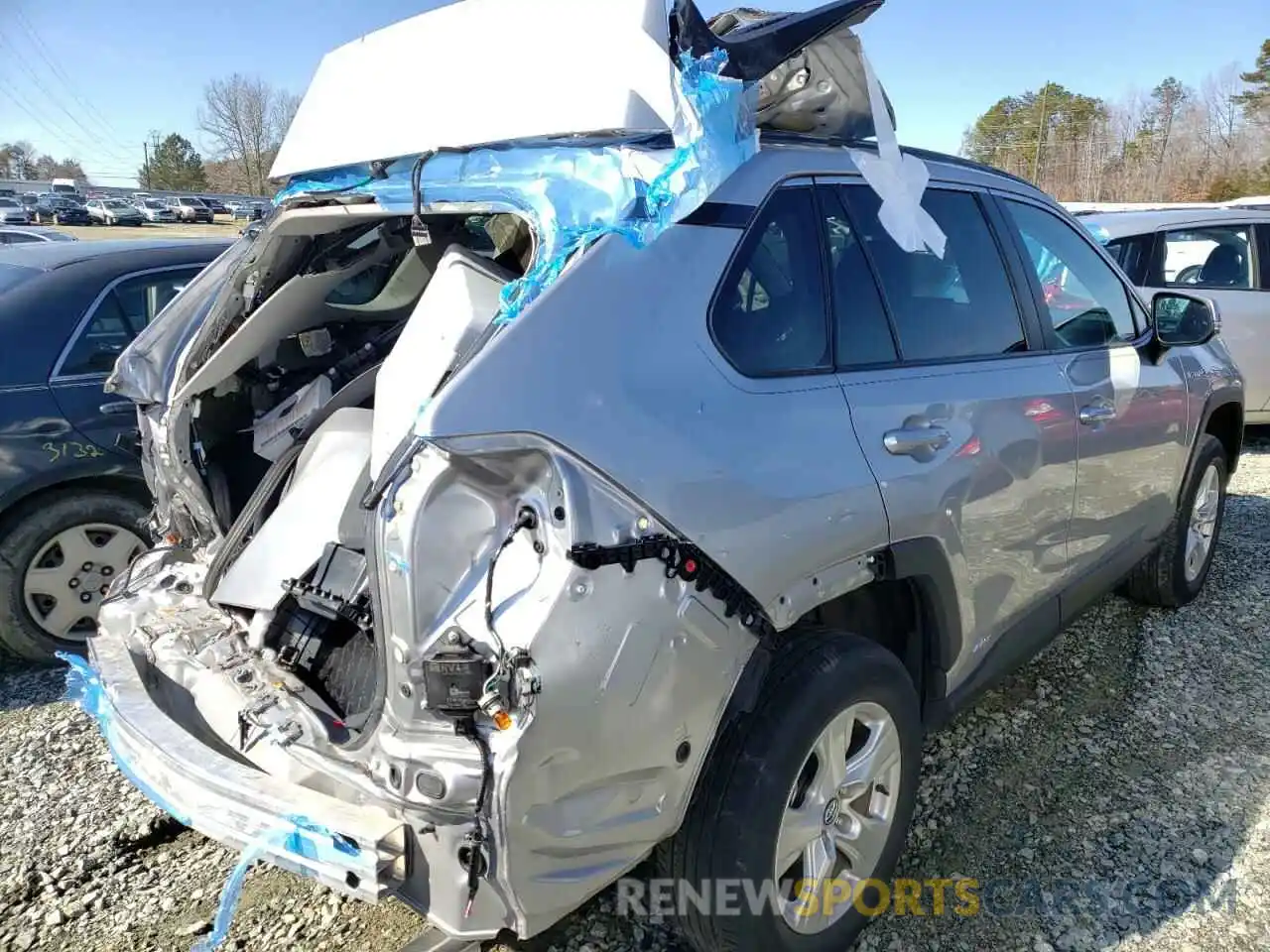 4 Photograph of a damaged car 4T3R6RFV7LU002003 TOYOTA RAV4 2020