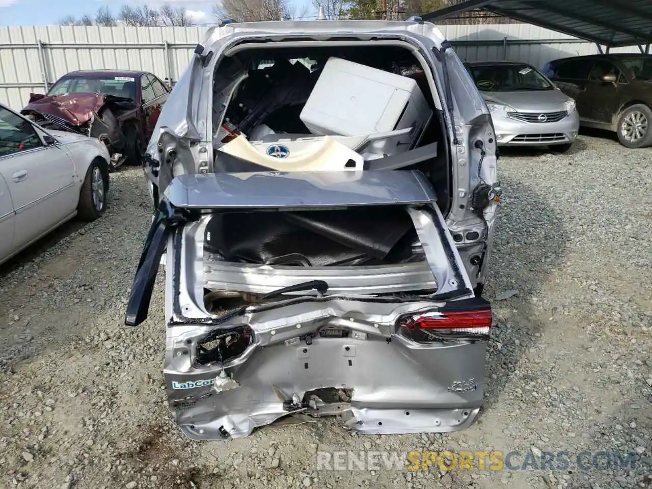 9 Photograph of a damaged car 4T3R6RFV7LU002003 TOYOTA RAV4 2020