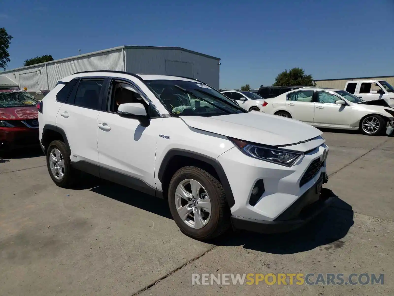 1 Photograph of a damaged car 4T3R6RFV7LU005306 TOYOTA RAV4 2020