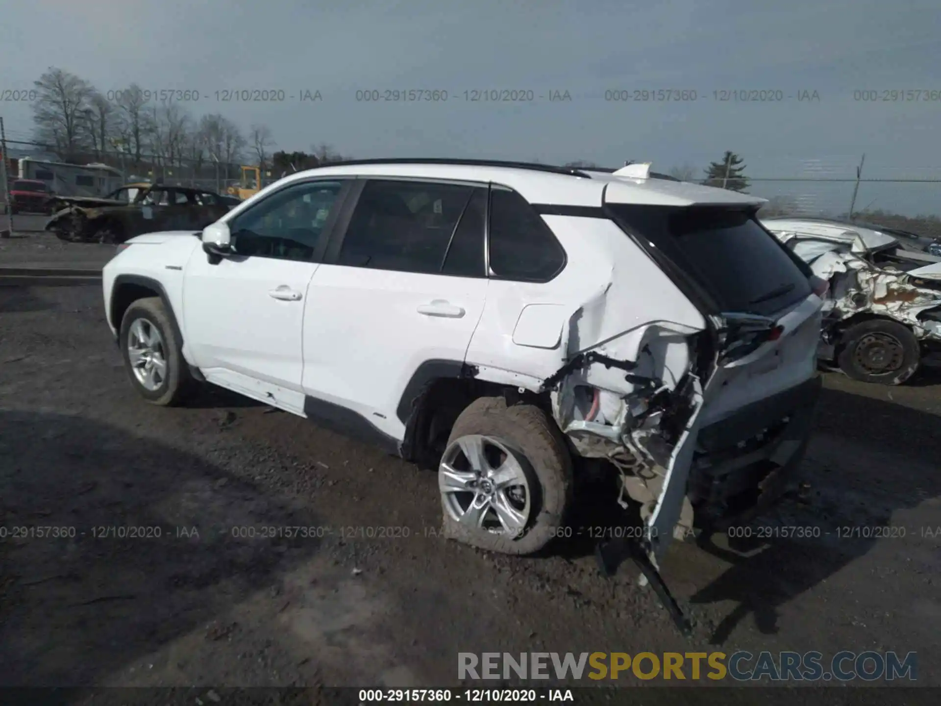 3 Photograph of a damaged car 4T3R6RFV8LU003029 TOYOTA RAV4 2020