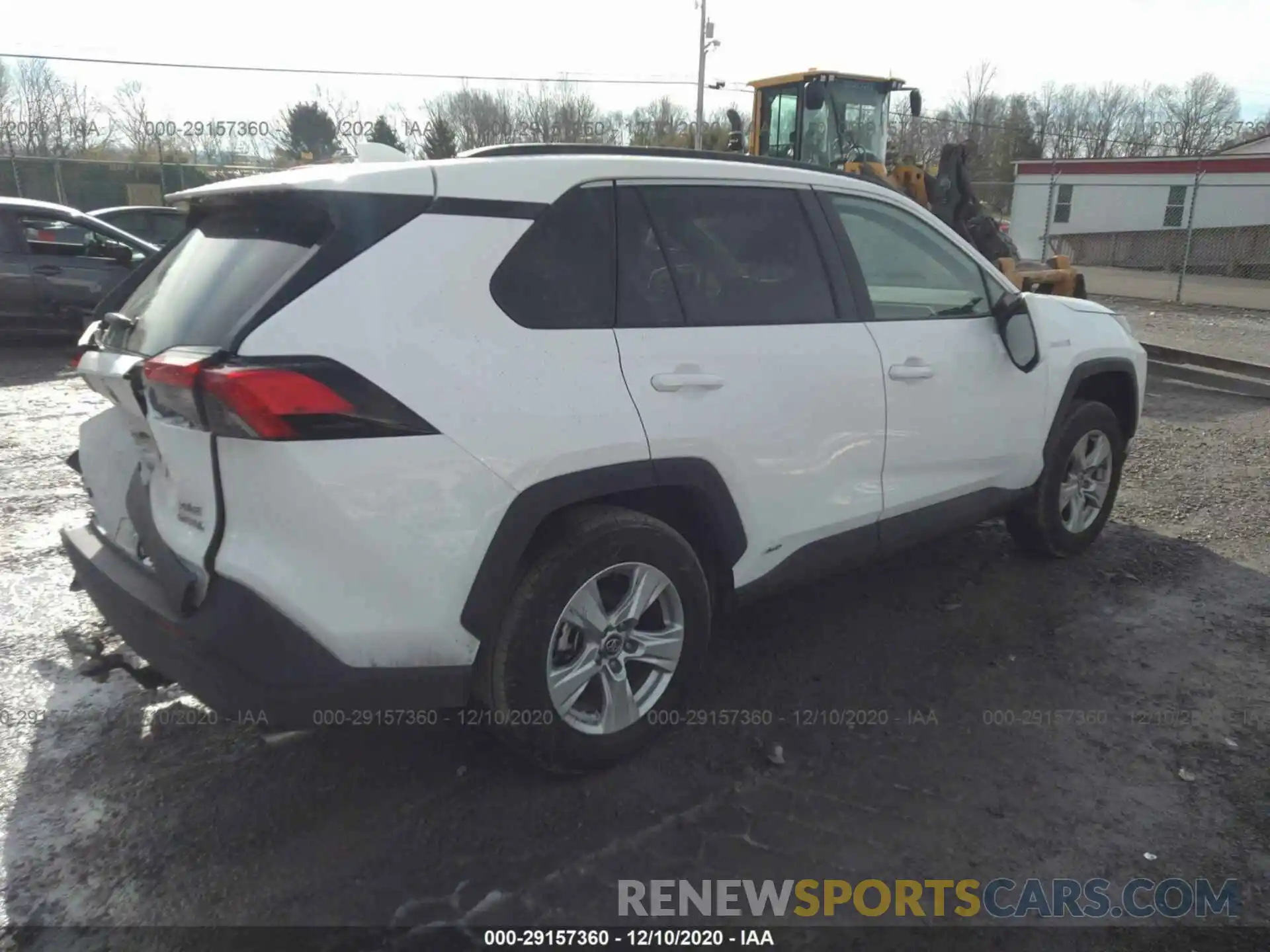 4 Photograph of a damaged car 4T3R6RFV8LU003029 TOYOTA RAV4 2020