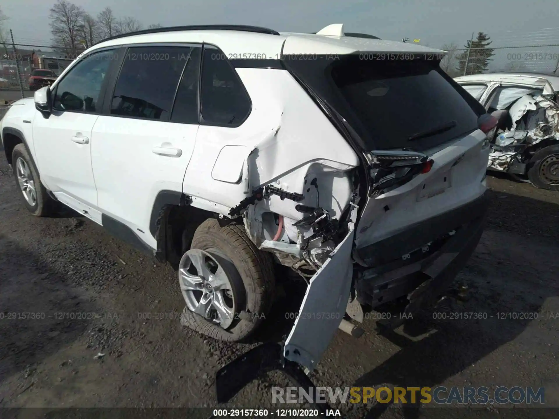 6 Photograph of a damaged car 4T3R6RFV8LU003029 TOYOTA RAV4 2020