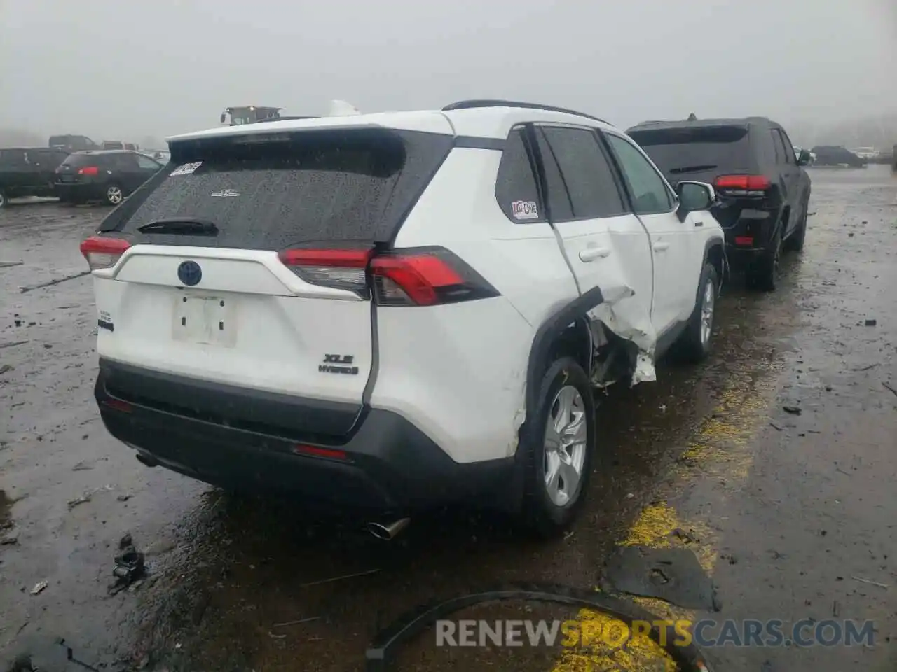 4 Photograph of a damaged car 4T3R6RFV9LU004254 TOYOTA RAV4 2020